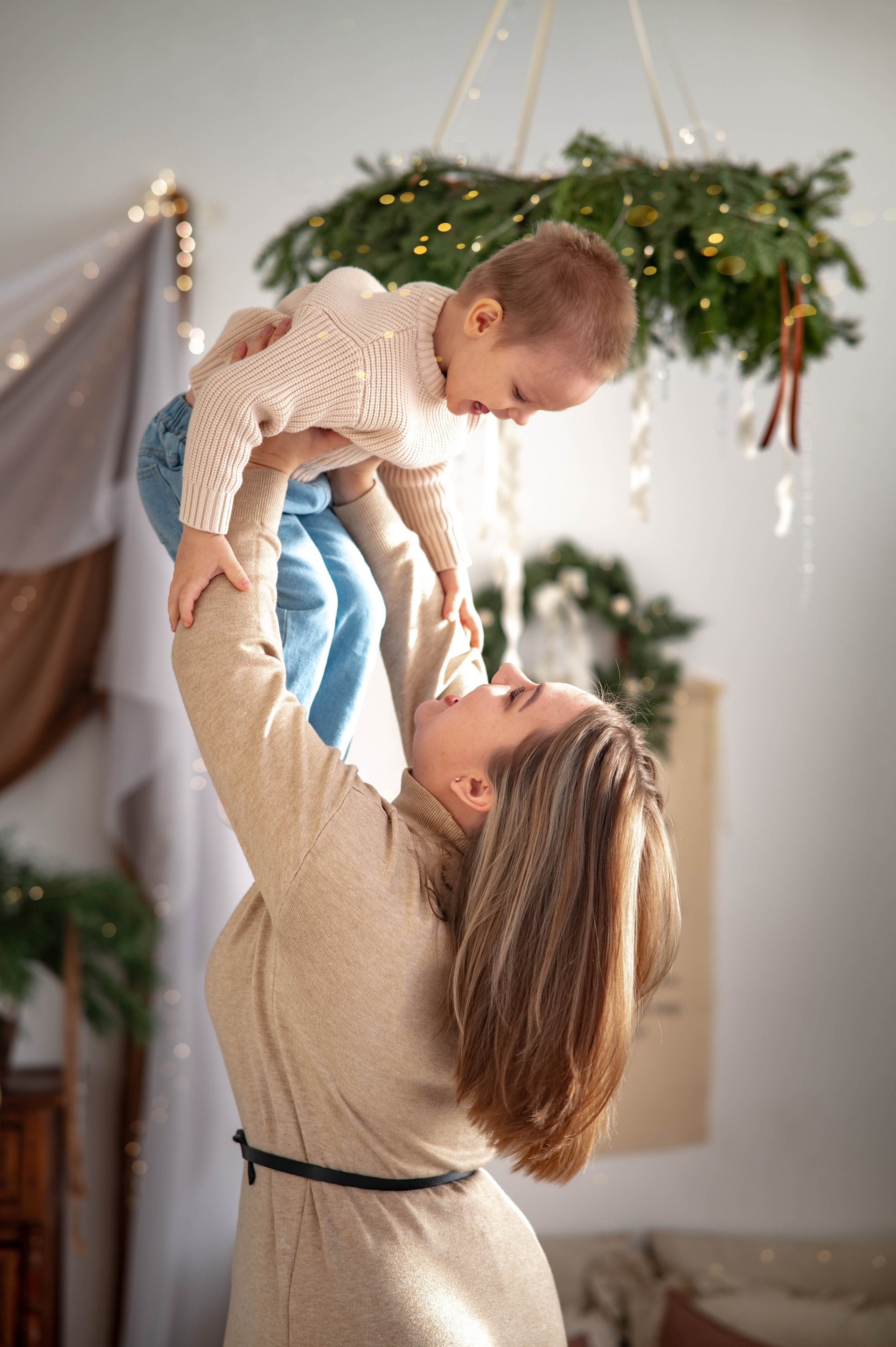 Молодая семья в новогодней атмосфере. Семейный и свадебный фотограф в Абакане Юлия Су