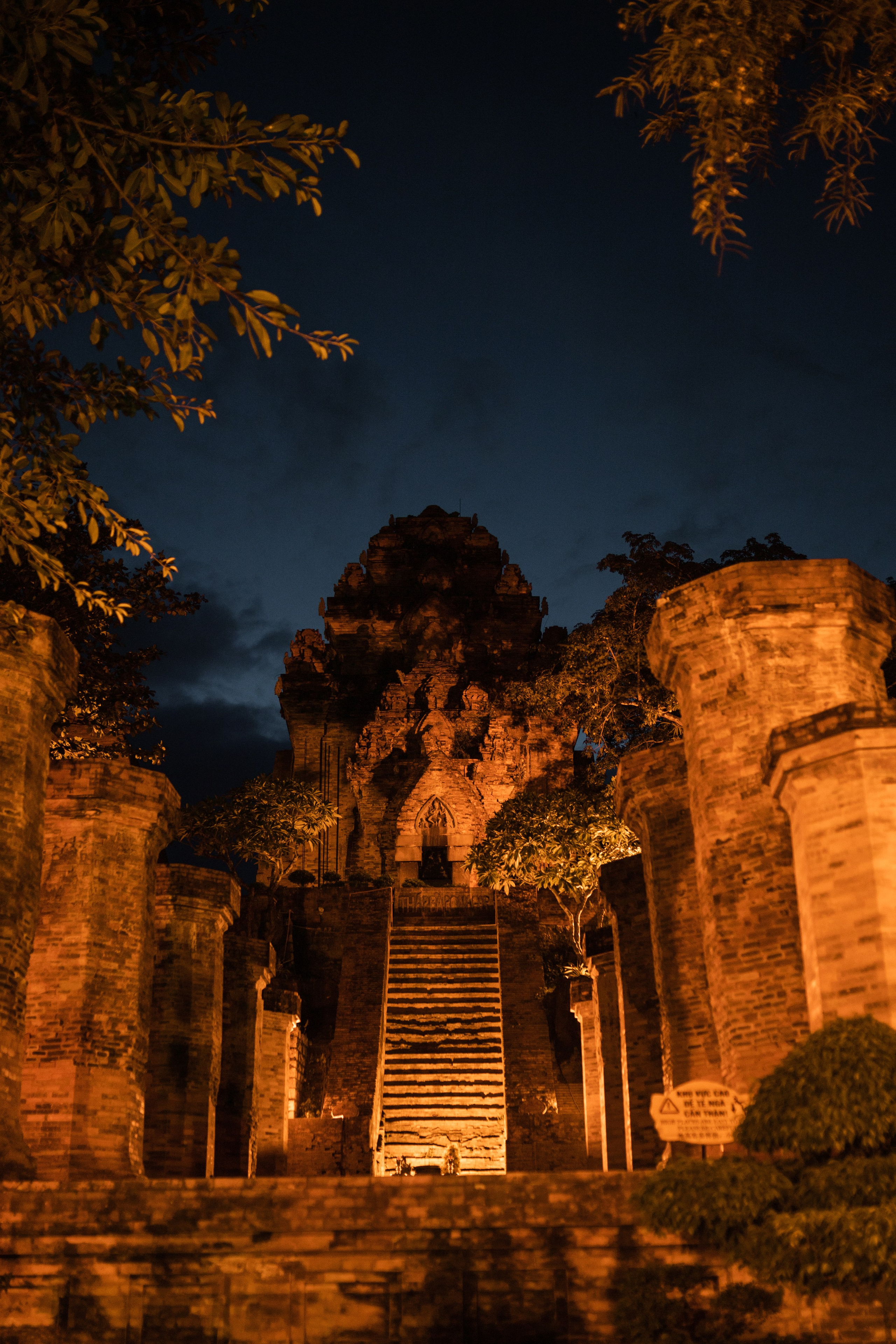 Елизавета на улицах Вьетнама. Главная