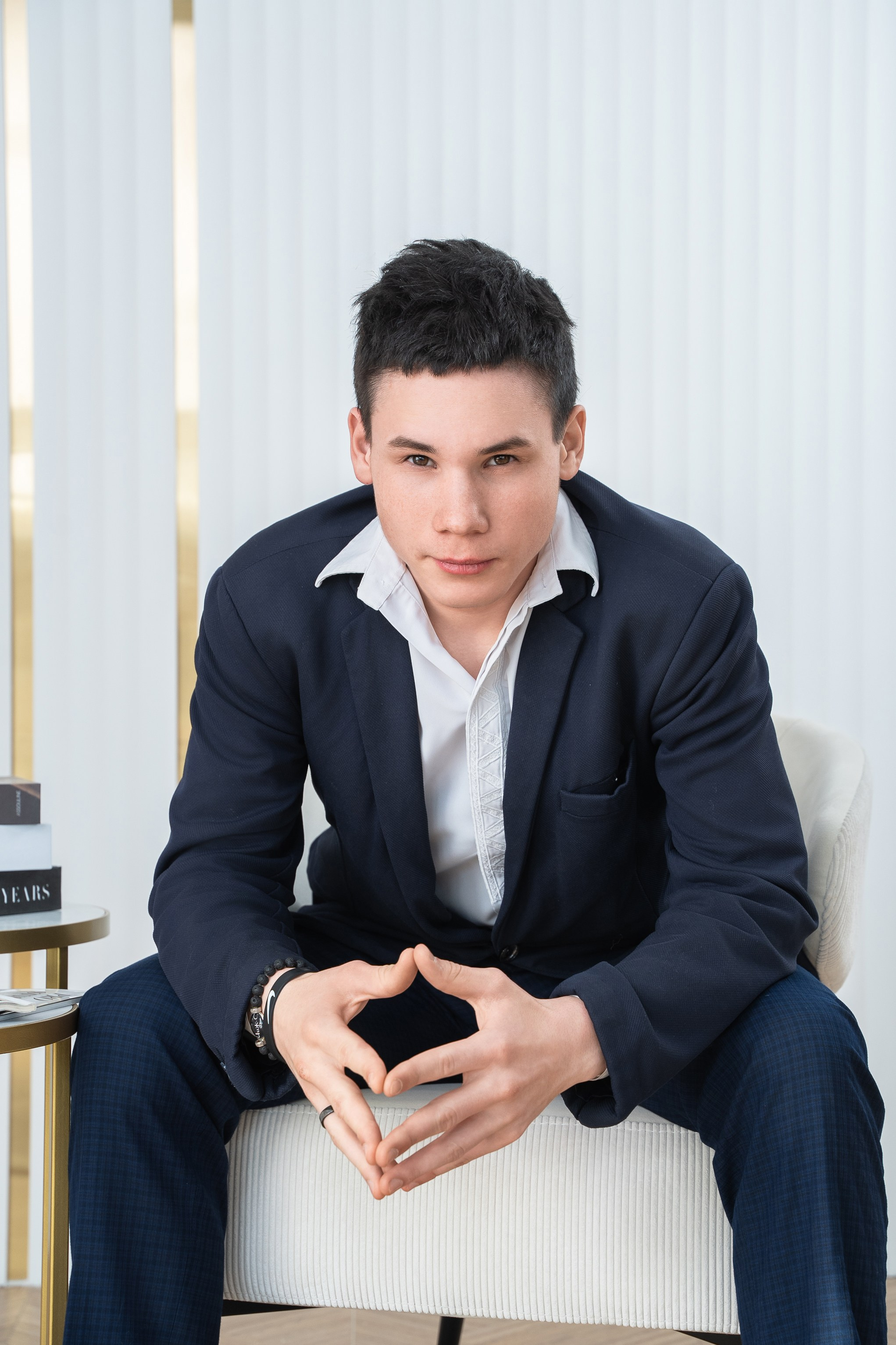 Выпускная фотосессия в фотостудии. Выпускные альбомы Нижнекамск Набережные Челны Фотостудия Небо