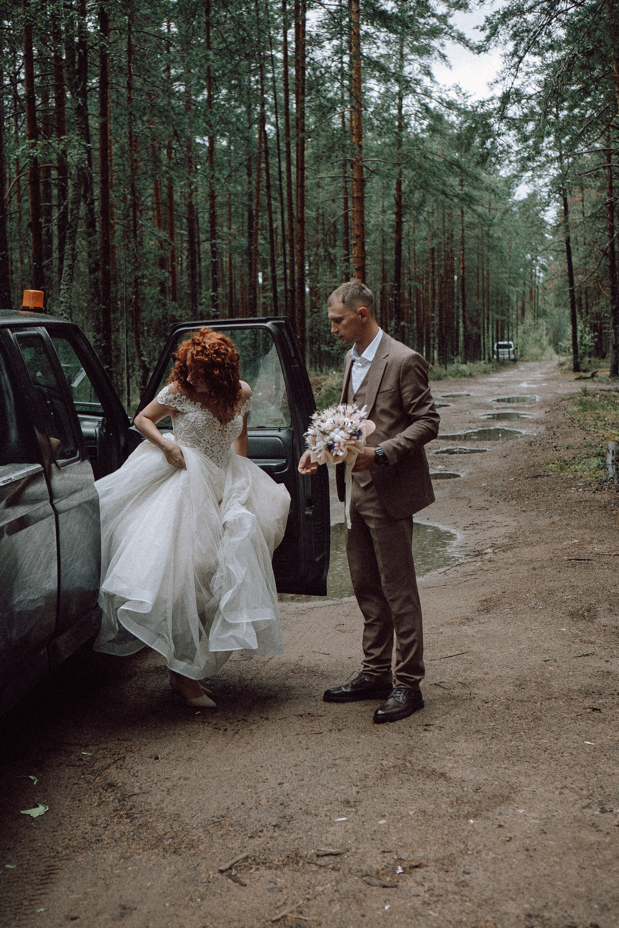 СВАДЕБНАЯ ФОТОСЕССИИЯ ПАРЫ В ГОРОДЕ ПРИОЗЕРСК В СОСНОВОМ ЛЕСУ И С ПИКАПОМ. Профессиональный фотограф, Санкт-Петербург — Виктория Богомолова