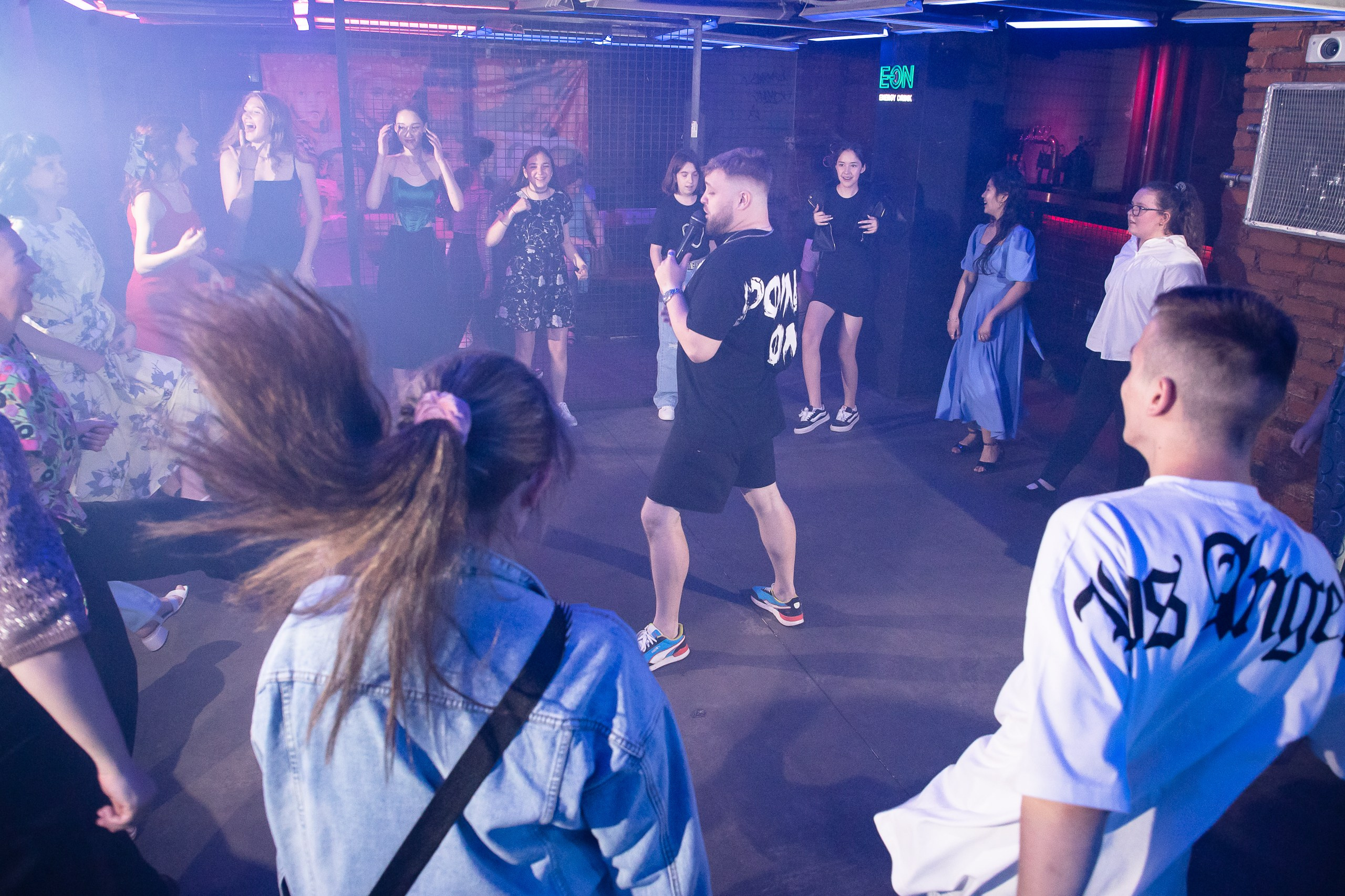 Фотограф на выпускной в 9-м классе. Спортивный фотограф Екатеринбург Онлайн трансляции