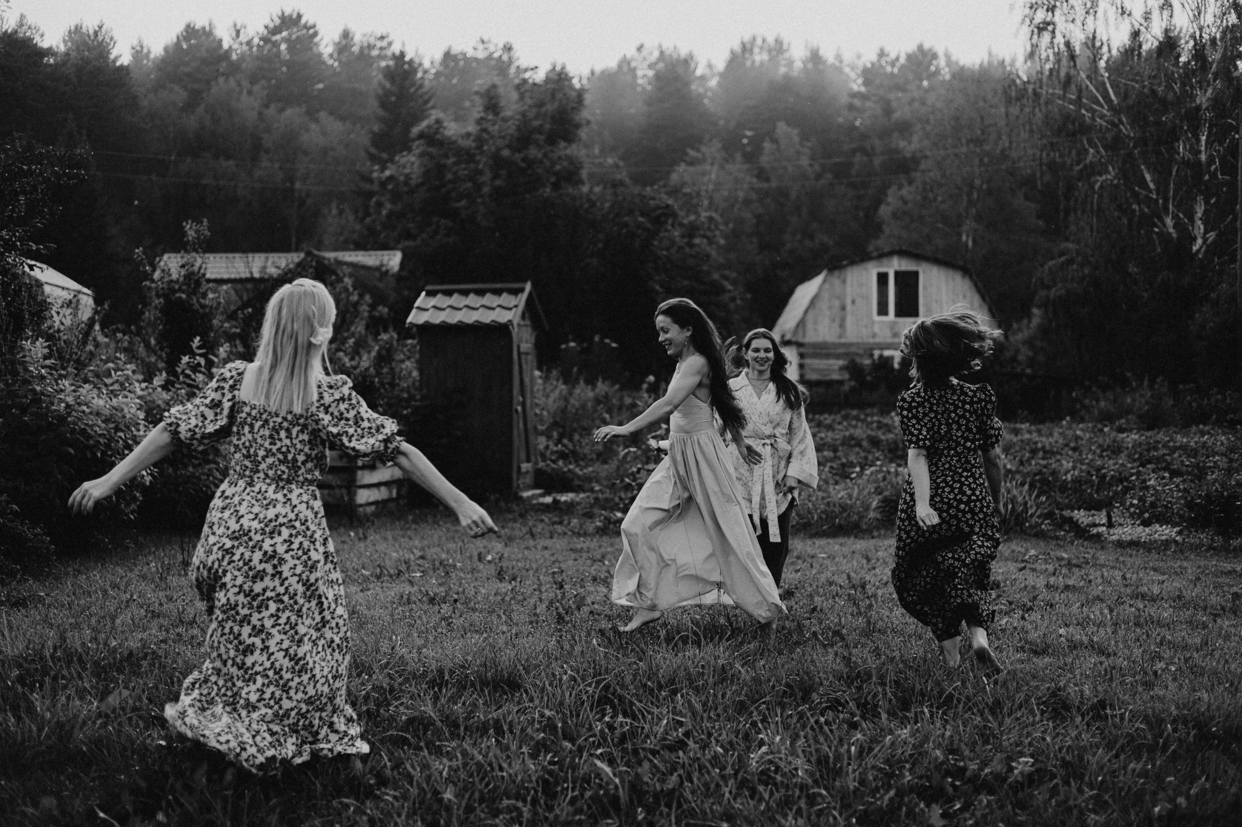 Подруги. Дача. Фотограф Настя Леонова