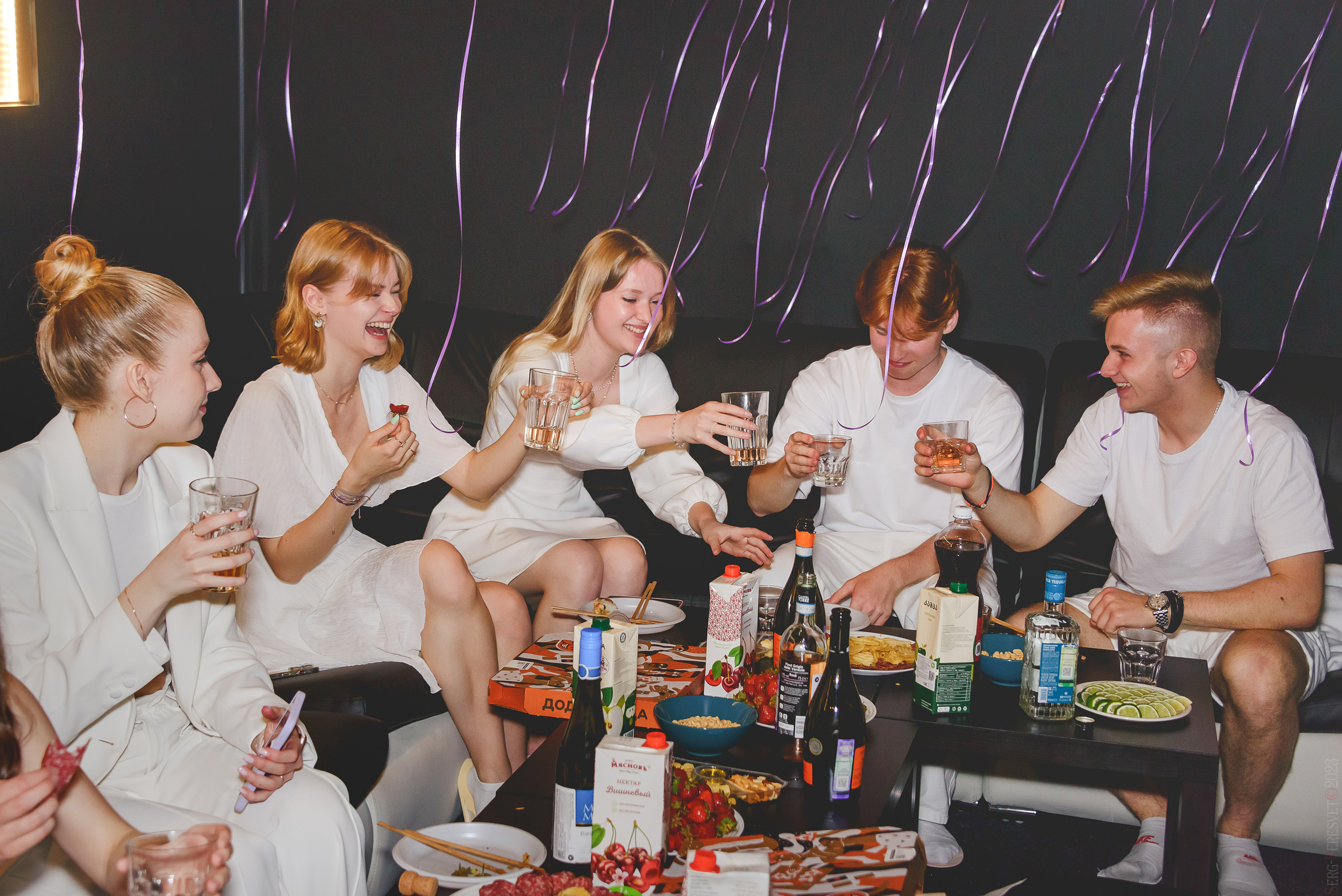 18 лет — День рождения — Караоке клуб. Ваш фотограф на праздник в Москве, Раменском, Жуковском, Люберцах