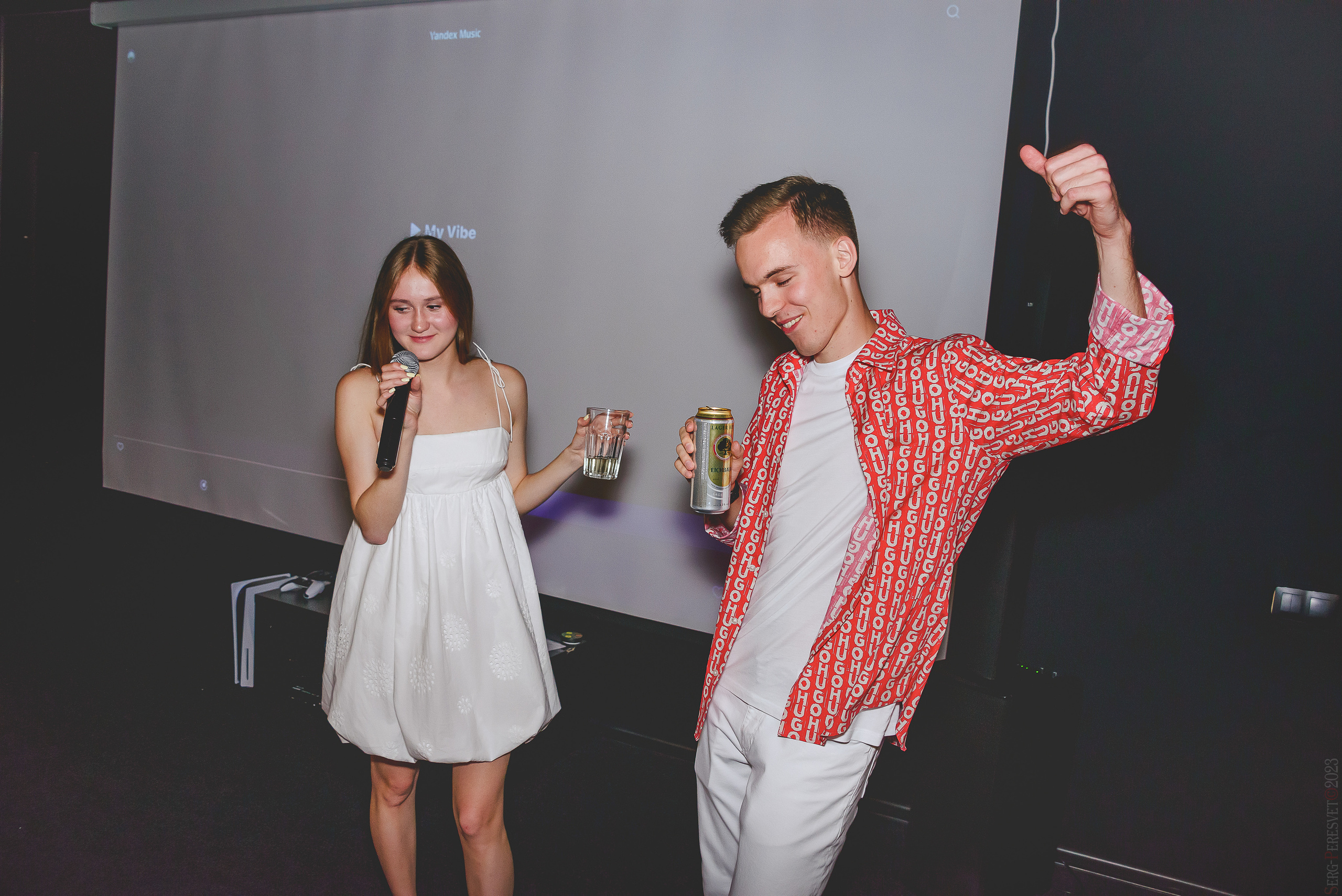 18 лет — День рождения — Караоке клуб. Ваш фотограф на праздник в Москве, Раменском, Жуковском, Люберцах