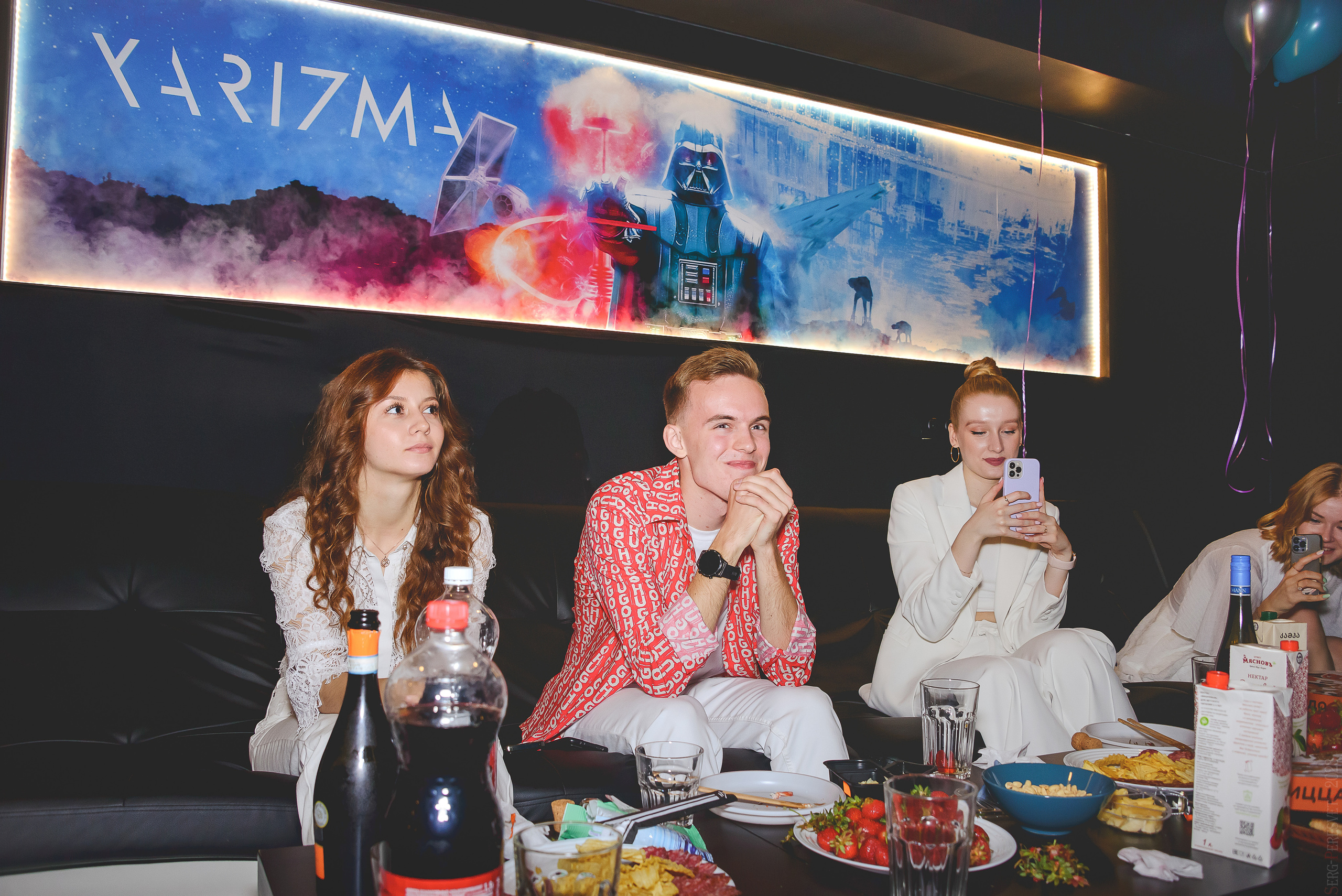 18 лет — День рождения — Караоке клуб. Ваш фотограф на праздник в Москве, Раменском, Жуковском, Люберцах