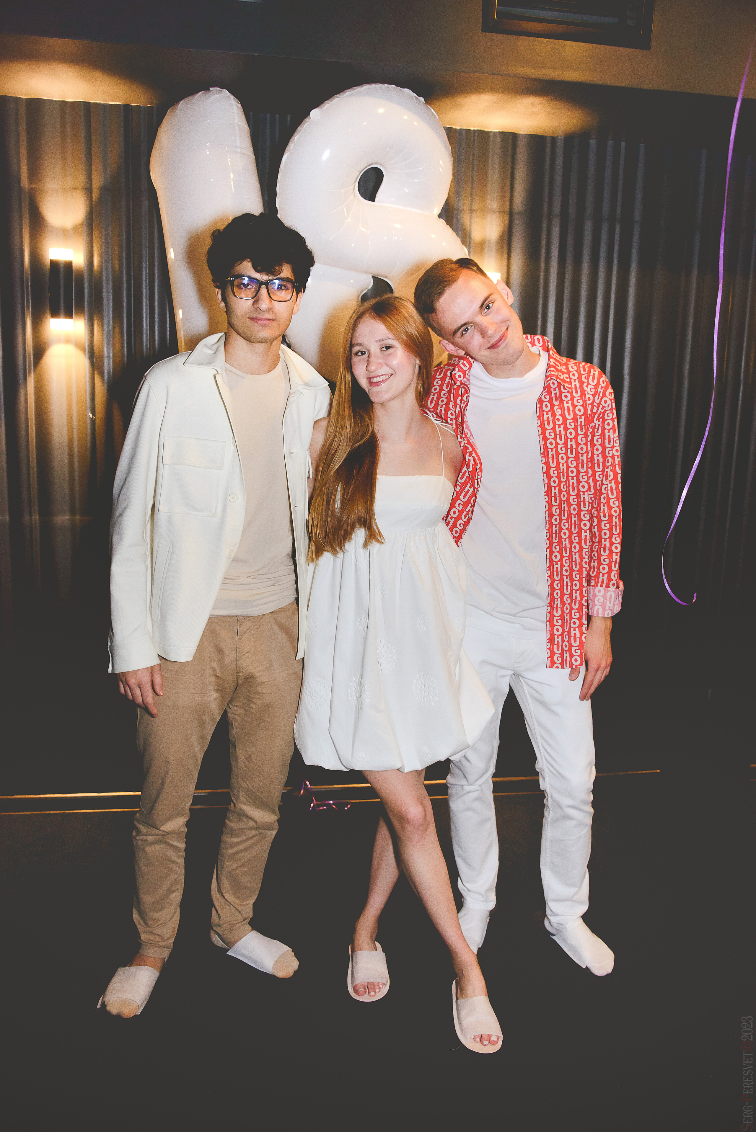 18 лет — День рождения — Караоке клуб. Ваш фотограф на праздник в Москве, Раменском, Жуковском, Люберцах