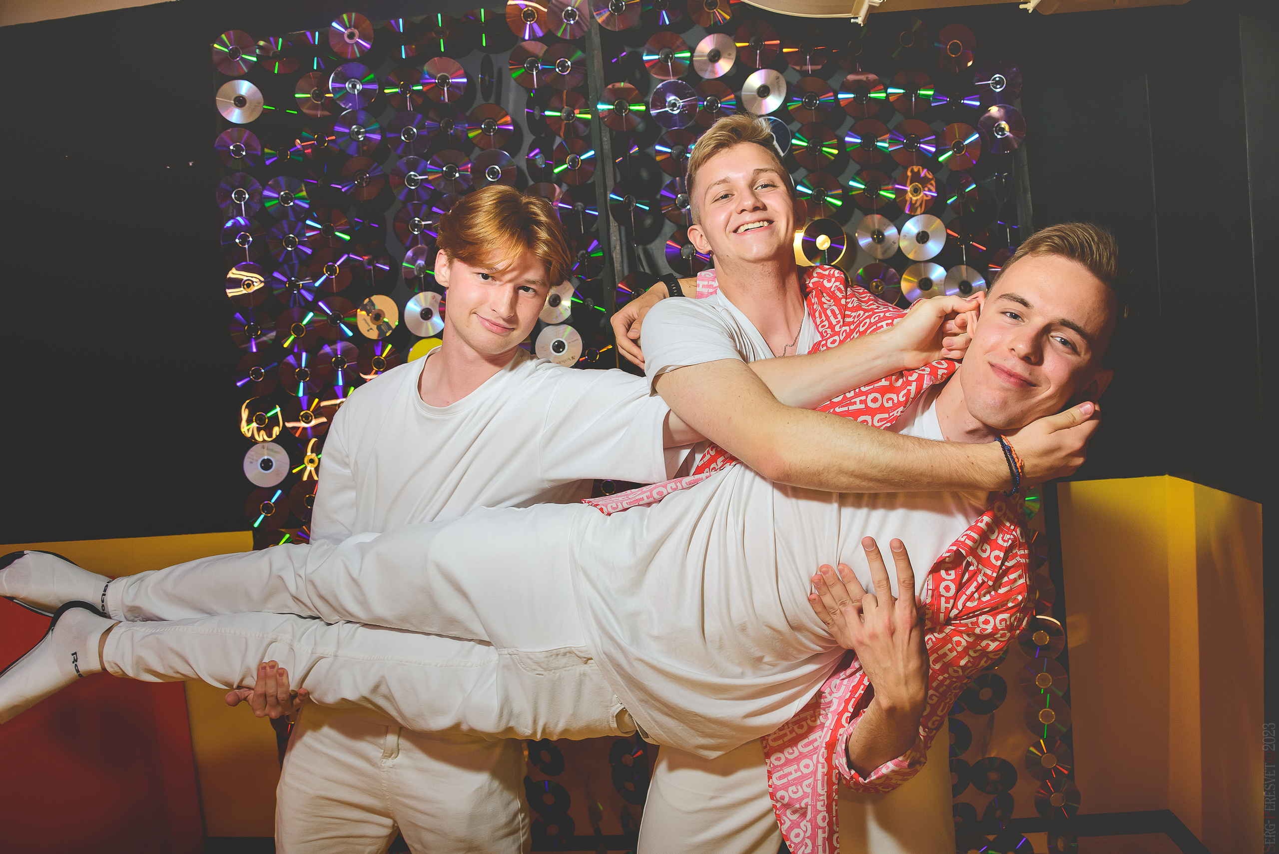 18 лет — День рождения — Караоке клуб. Ваш фотограф на праздник в Москве, Раменском, Жуковском, Люберцах