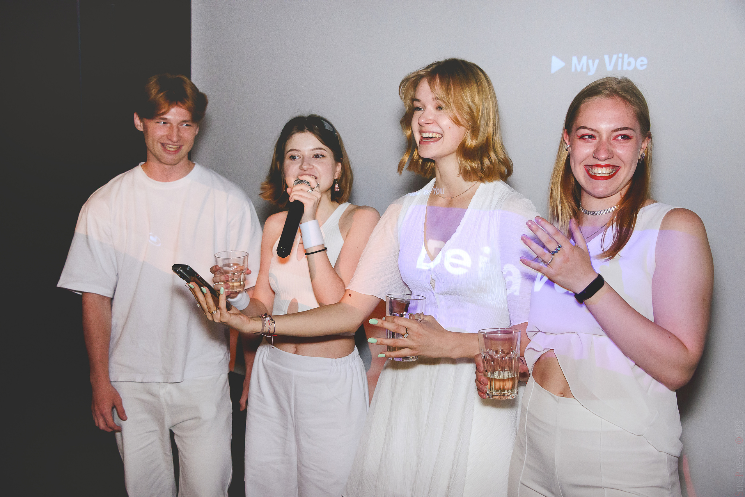 18 лет — День рождения — Караоке клуб. Ваш фотограф на праздник в Москве, Раменском, Жуковском, Люберцах