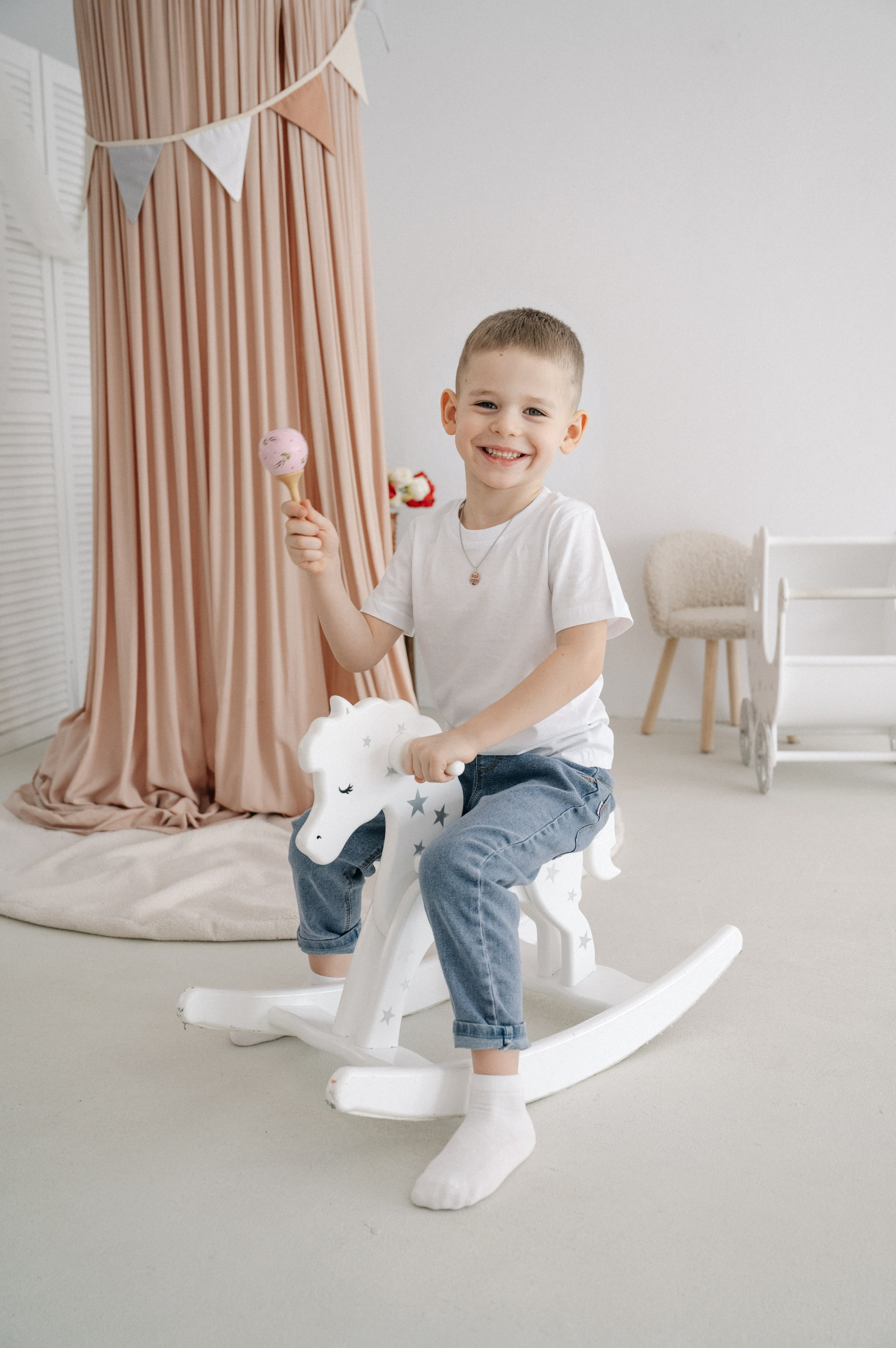 Семейная фотосессия мамы с сыновьями в фотостудии в Королёве. Свадебный и семейный фотограф Виктория Носачёва. Щелково, Москва и МО