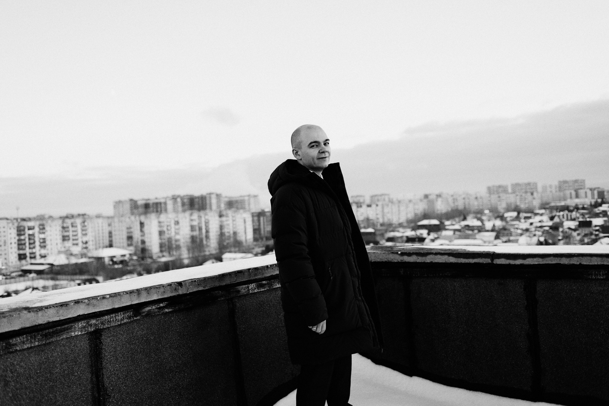 Свадебный фотограф в Тюмени — Фотосессия Максима и Лизы на крыше и в студии. Портретный фотограф Тюмень Дарья Мустафина