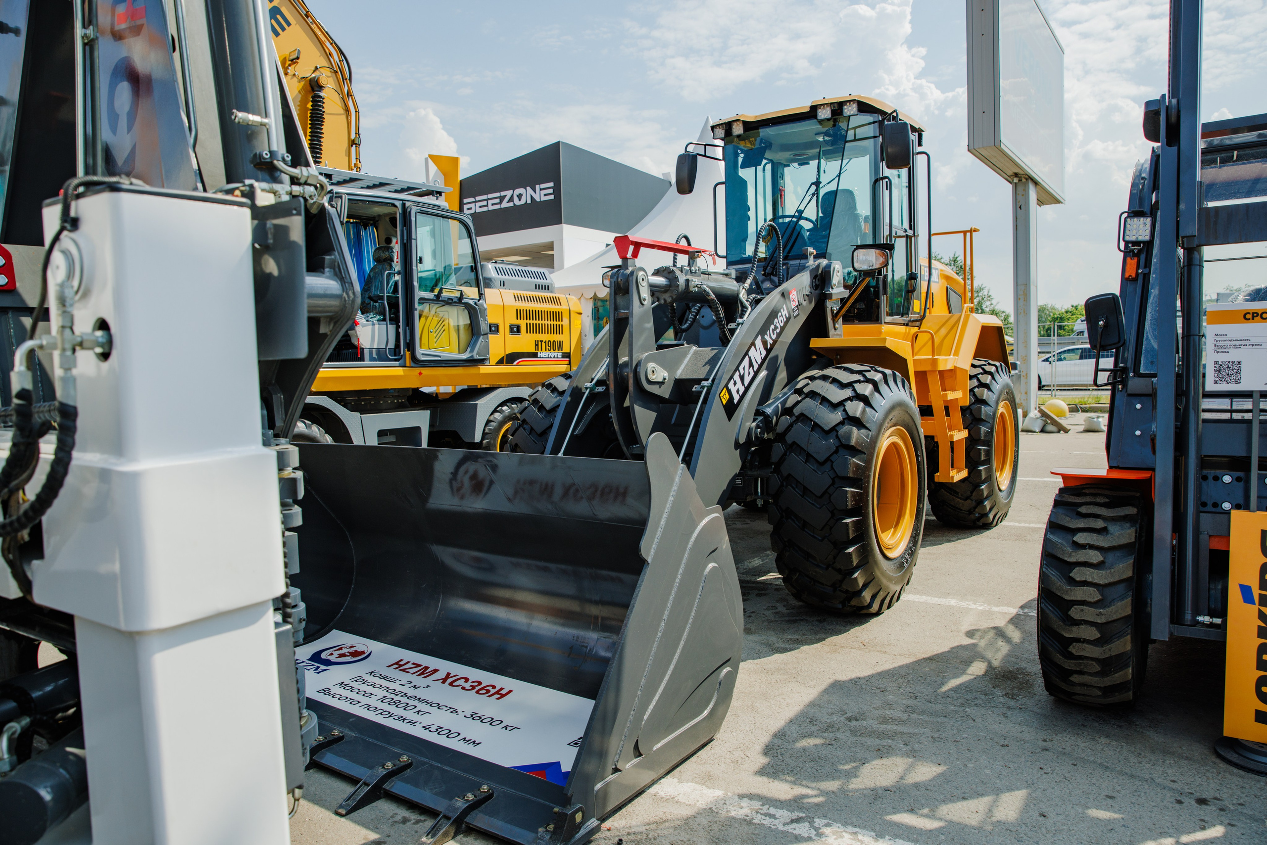 Выставка Спец. Техники. Фотограф Москва Шептаев Артём
