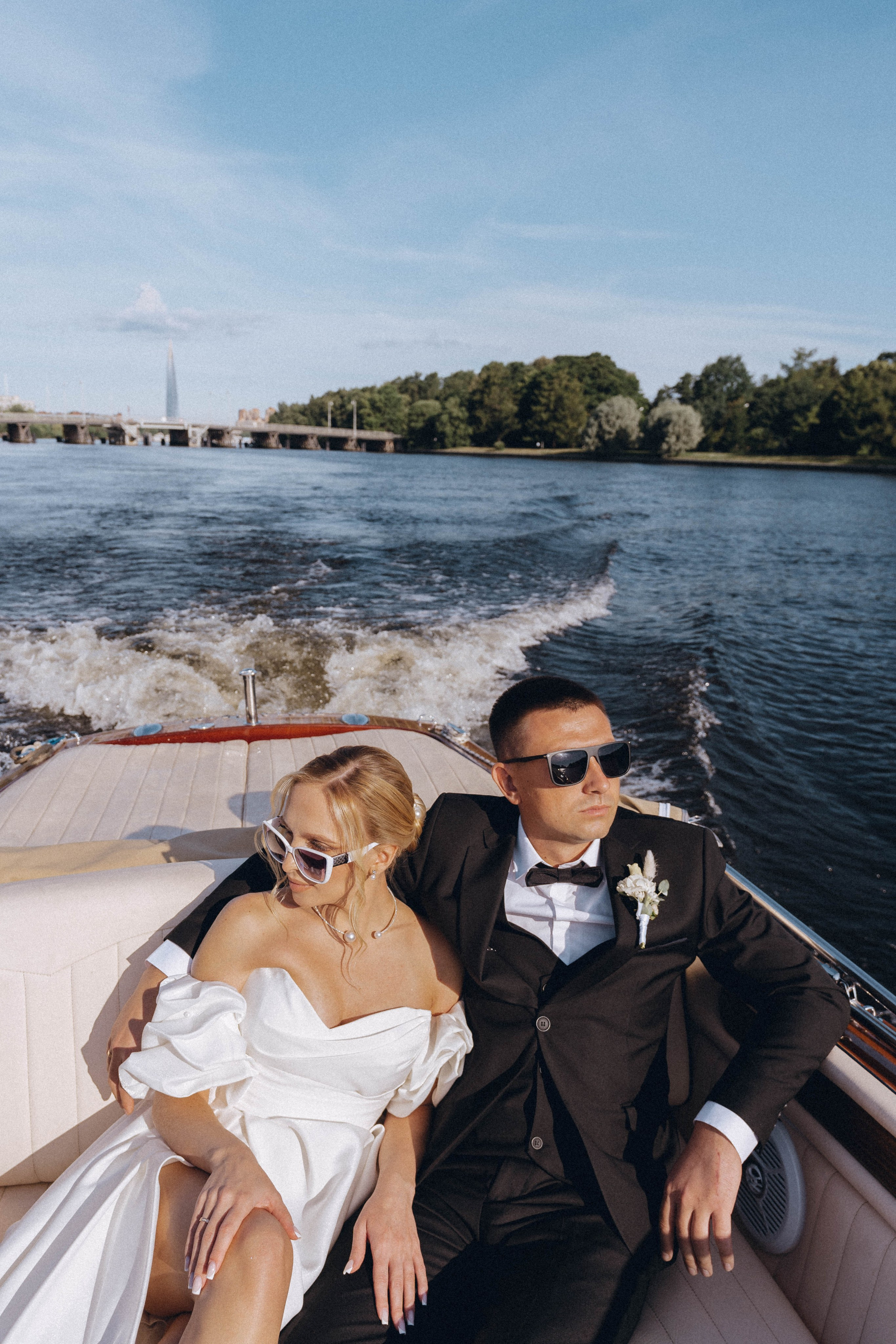 СВАДЕНБНАЯ СЬЕМКА НА КАТЕРЕ ПО КАНАЛАМ САНКТ-ПЕТЕРБУРГА И В АКВАТОРИИ НЕВЫ. Профессиональный фотограф, Санкт-Петербург — Виктория Богомолова