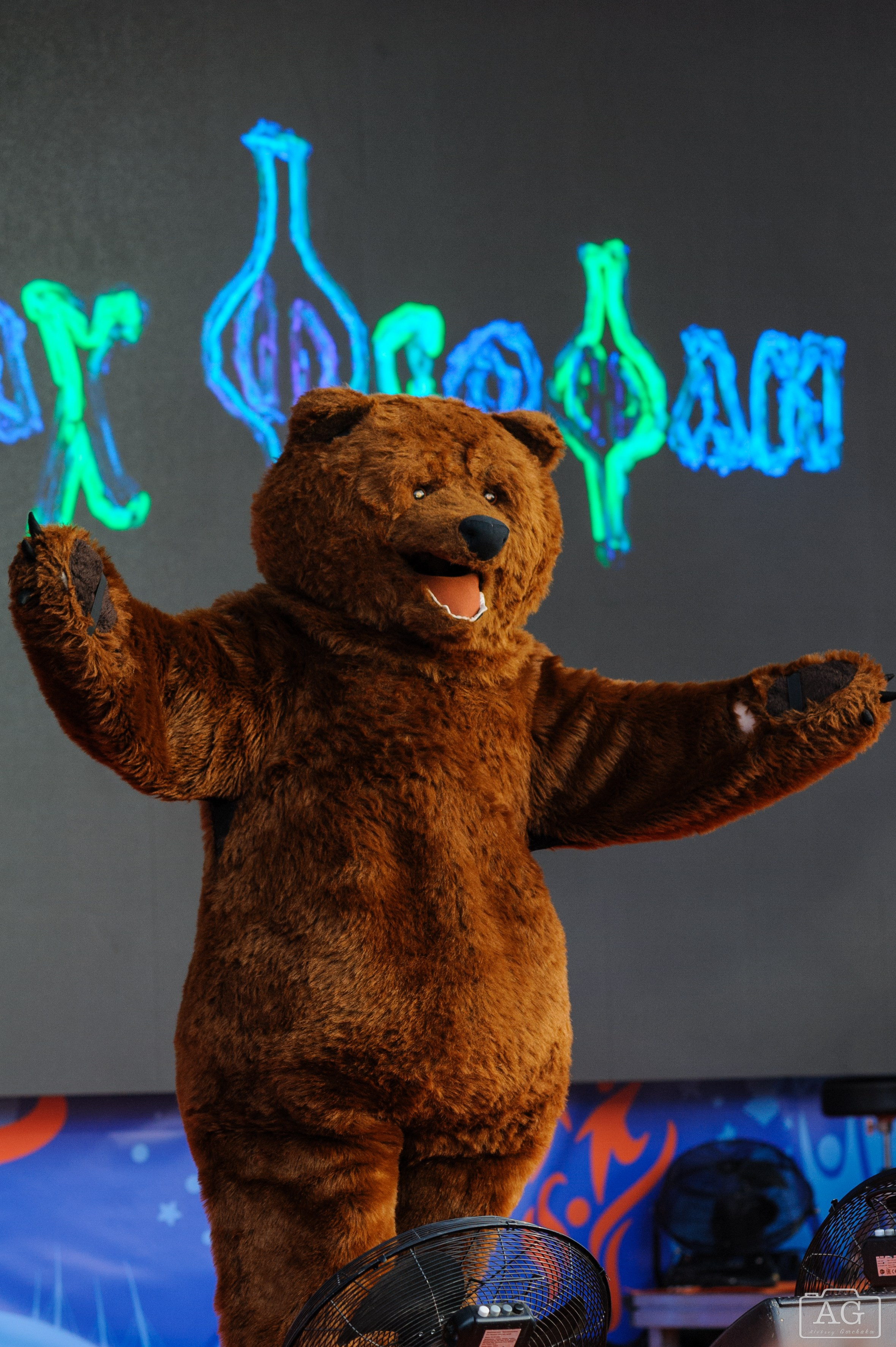 Нейромонах Феофан на открытой тренировке ФК «Зенит». Алексей Горчаков. Фотограф на ваш праздник