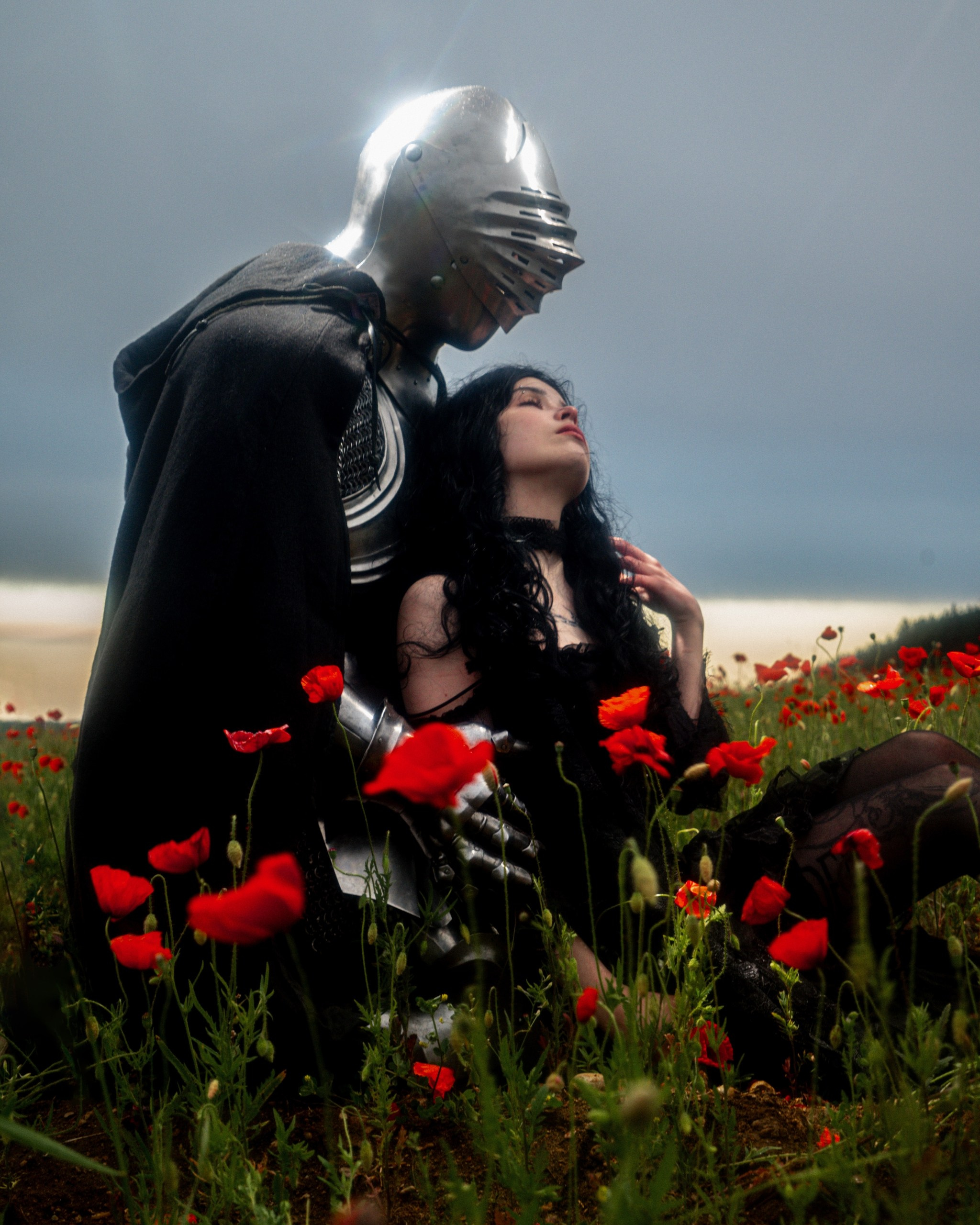Маки. Фотограф Александр Никитин. Съёмка в доспехах. Санкт-Петербург. nikitin_photo