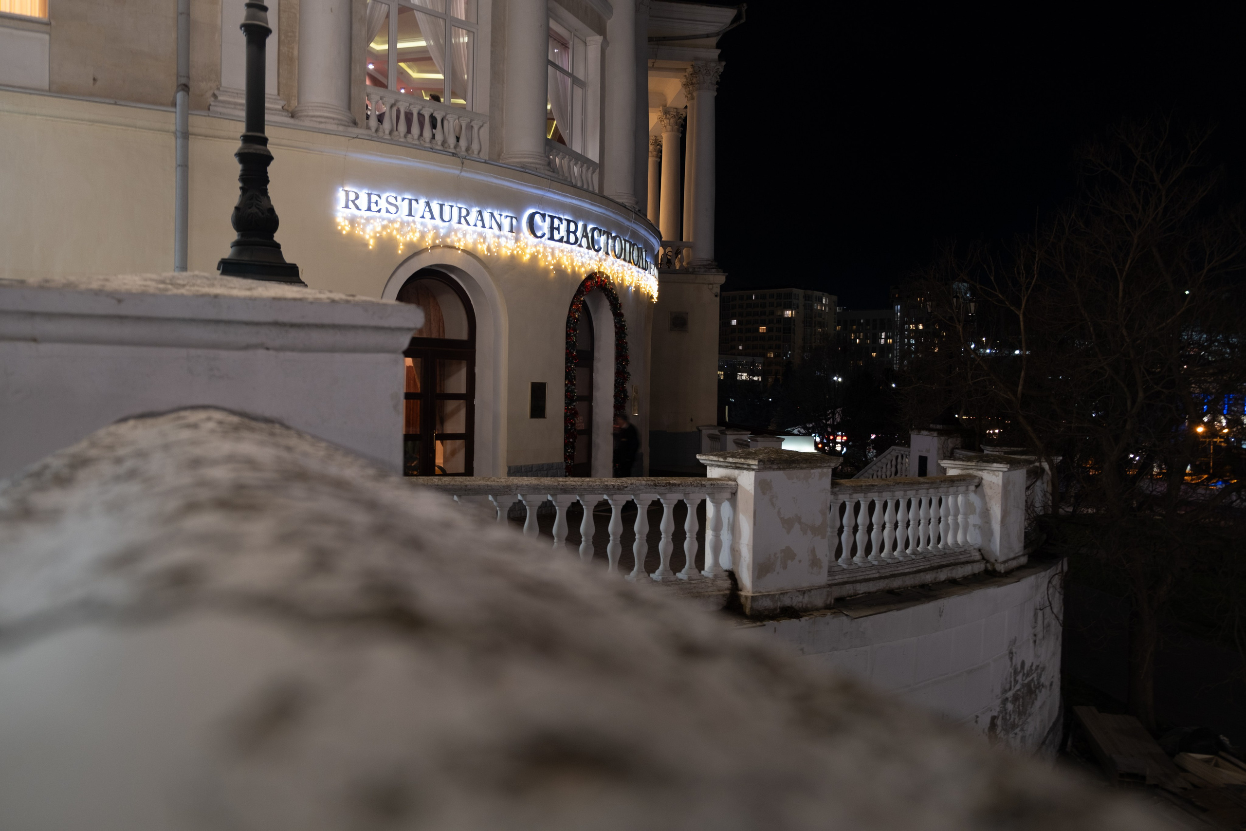 Гостиница Севастополь. Свадебная фотосессия Новый Херсонес. Профессиональная фотосъемка в Крыму. Натуральные эмоции и живые кадры. Забронируйте дату прямо сейчас!