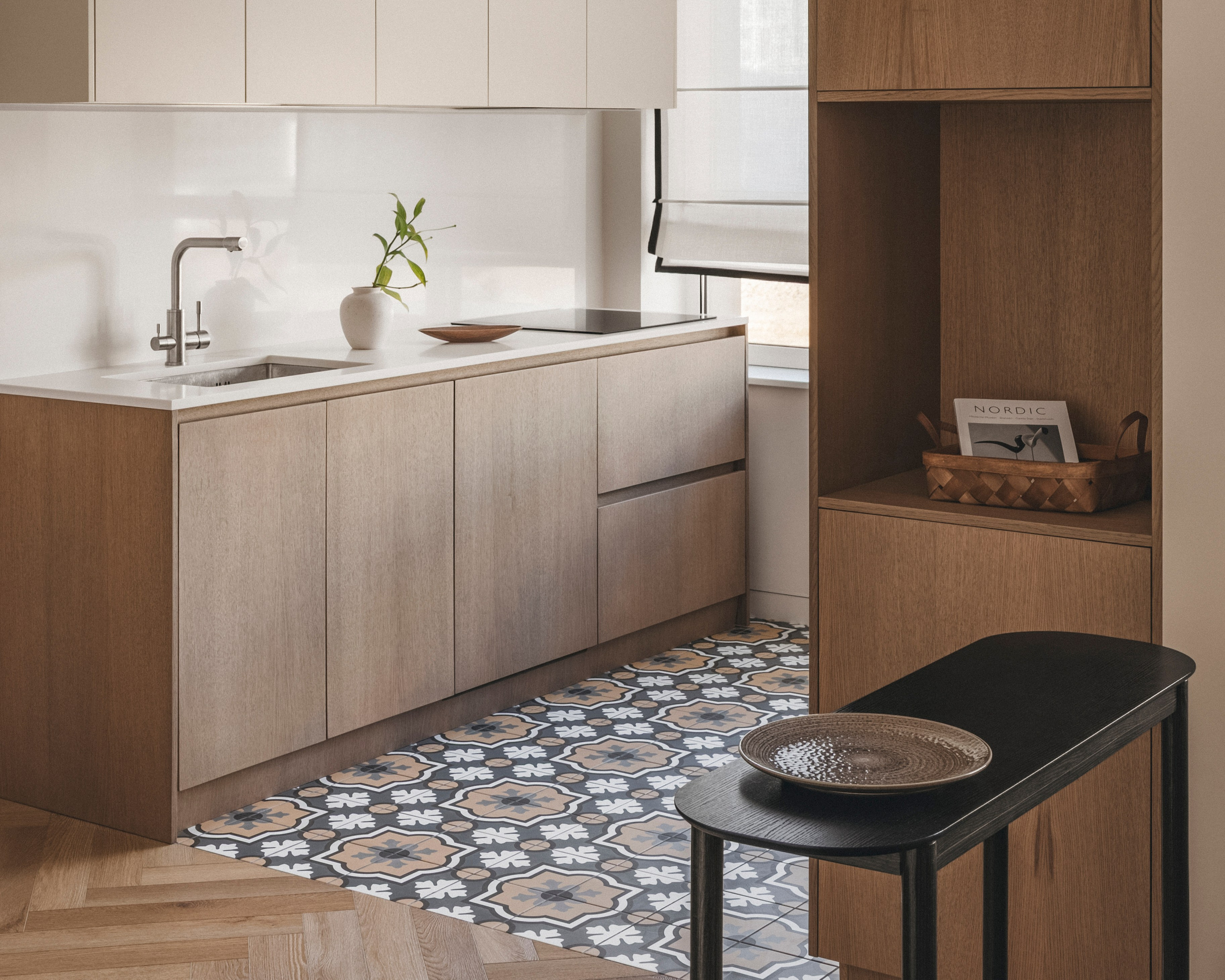 Djamilya Aitzhanova  — West Side. Roman Yakunin — interior photographer in Almaty, Kazakhstan