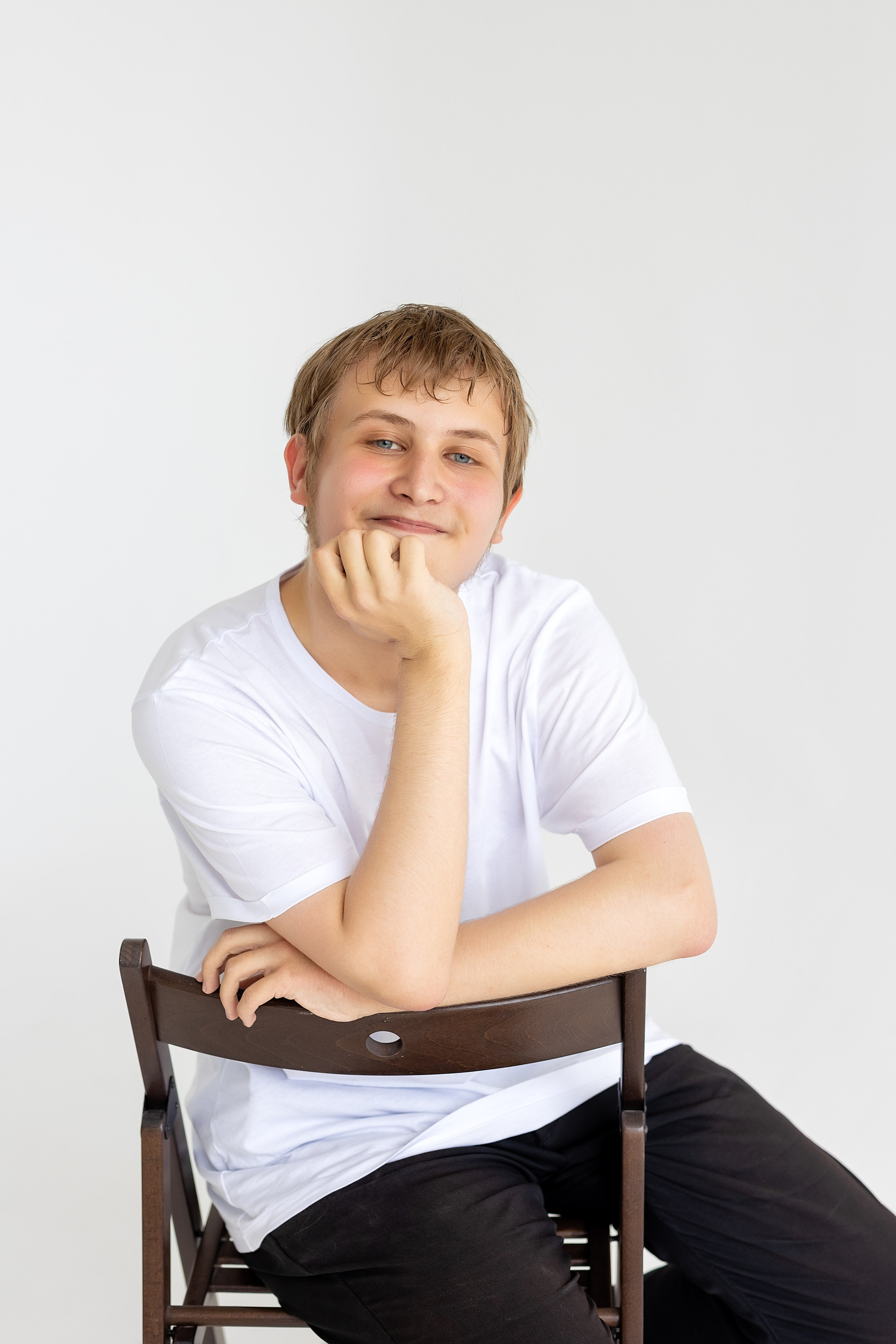 Школа 11, 9-г класс. Артём. Стильный выпускной альбом Владивосток фотограф Вероника Мигачева