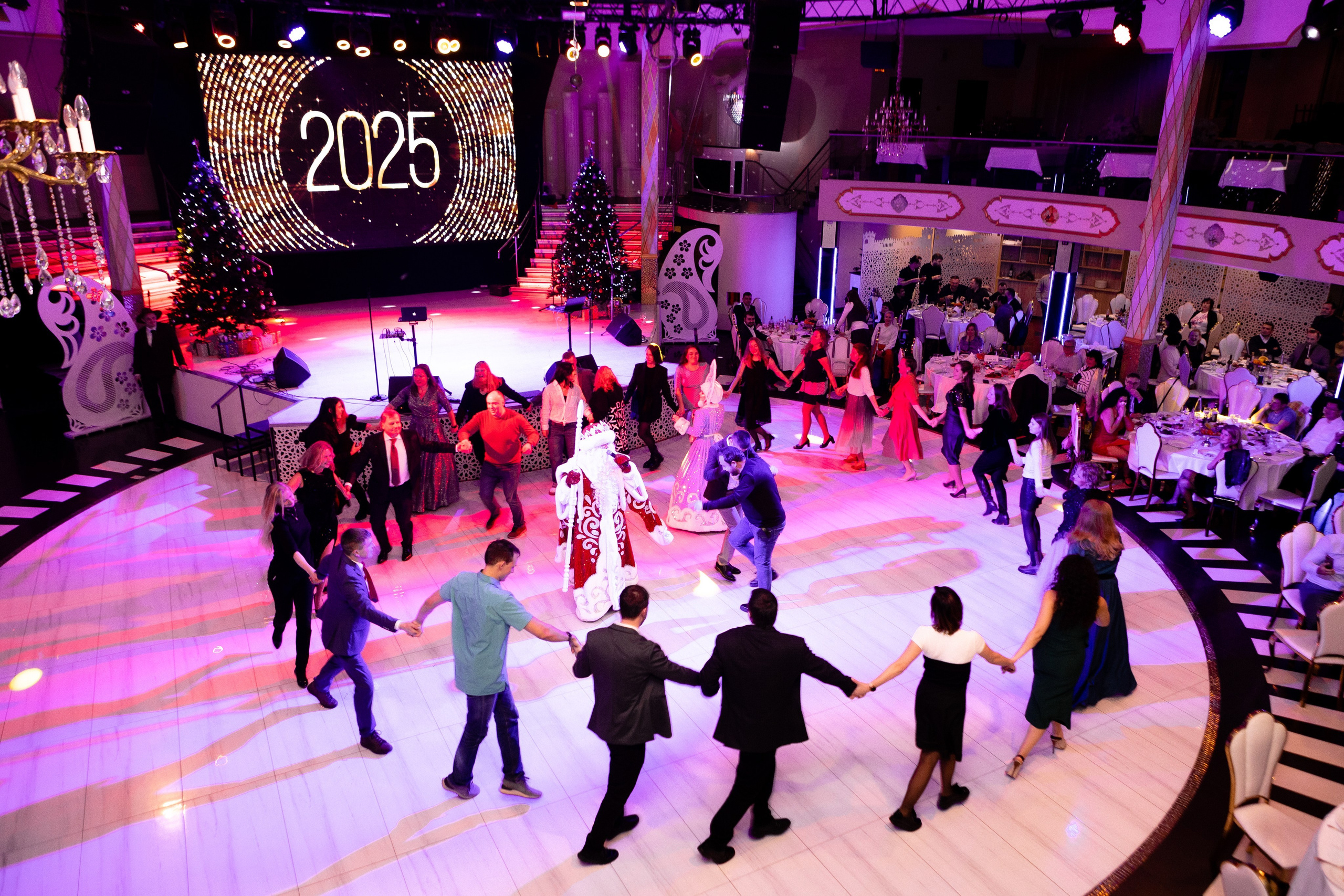 Репортажный Фотограф СПб: Корпоративы, События, Бизнес-портрет в Санкт-Петербурге. Фото и Видеосъемка на ваше мероприятие. Александр Романов