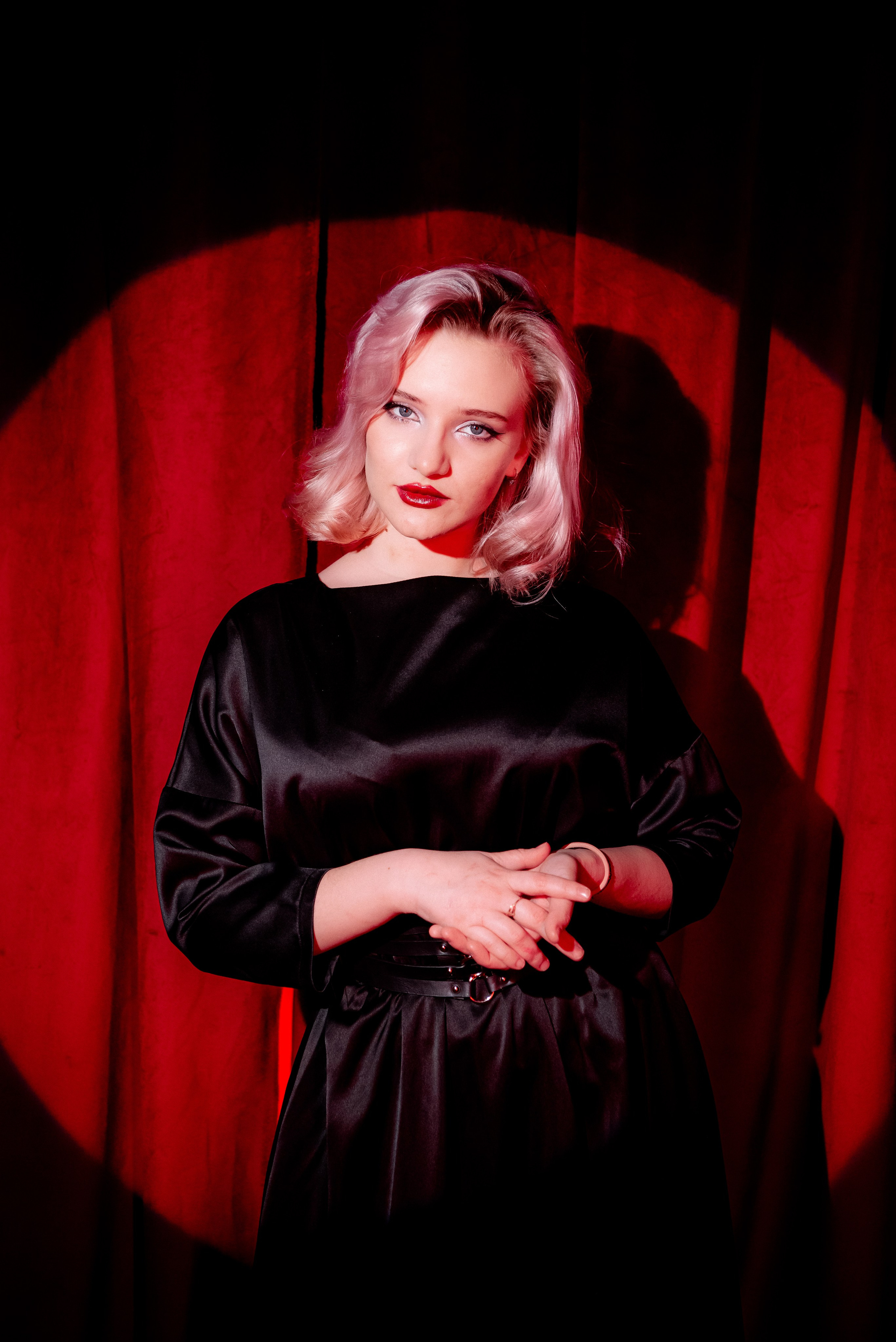 Красная штора. Фотограф в Волгограде и Волжском Александр Горбань