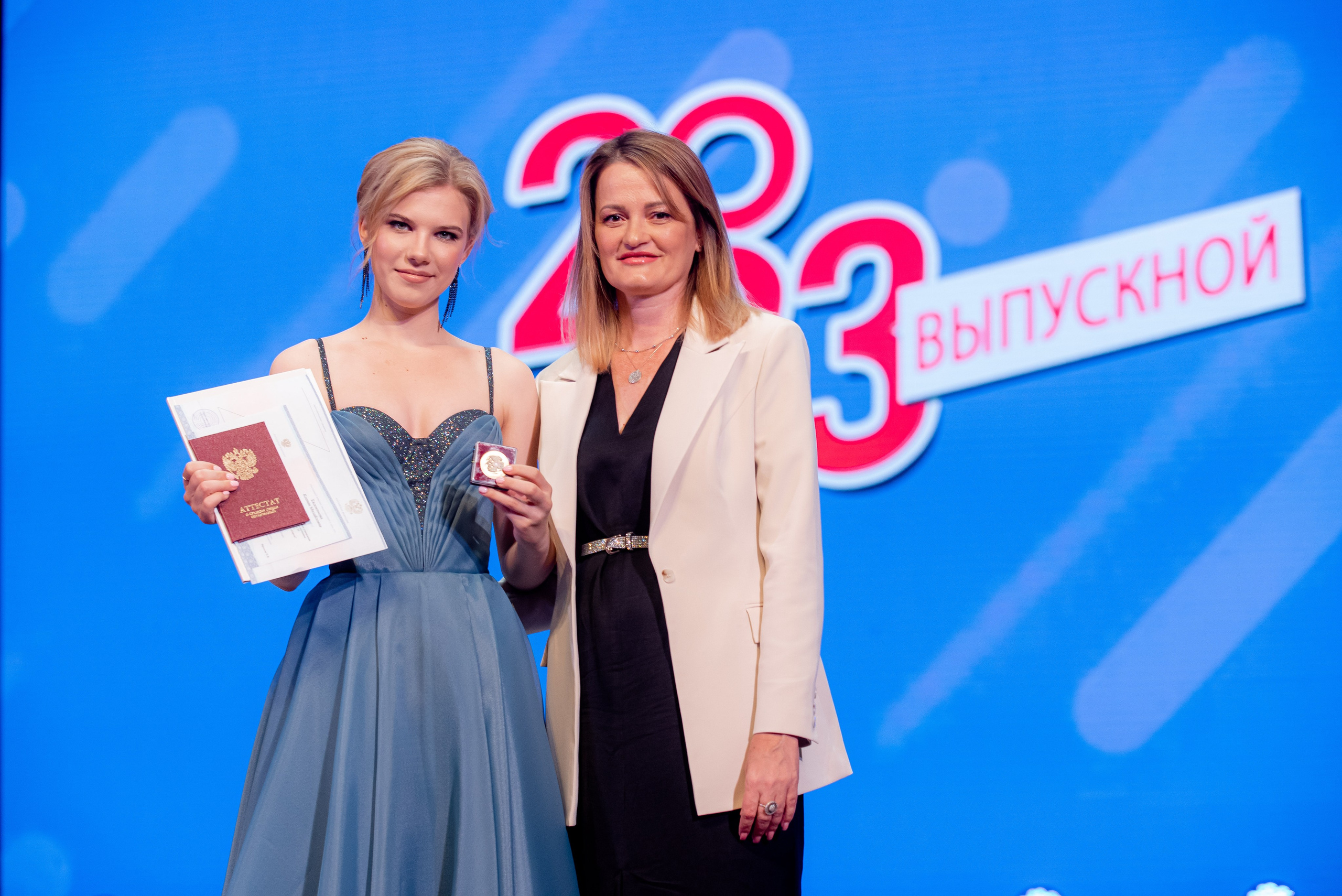 30 Школа. Вручение и Банкет. ДК Юбилейный и Банхоф. Фотограф в Волгограде и Волжском Александр Горбань