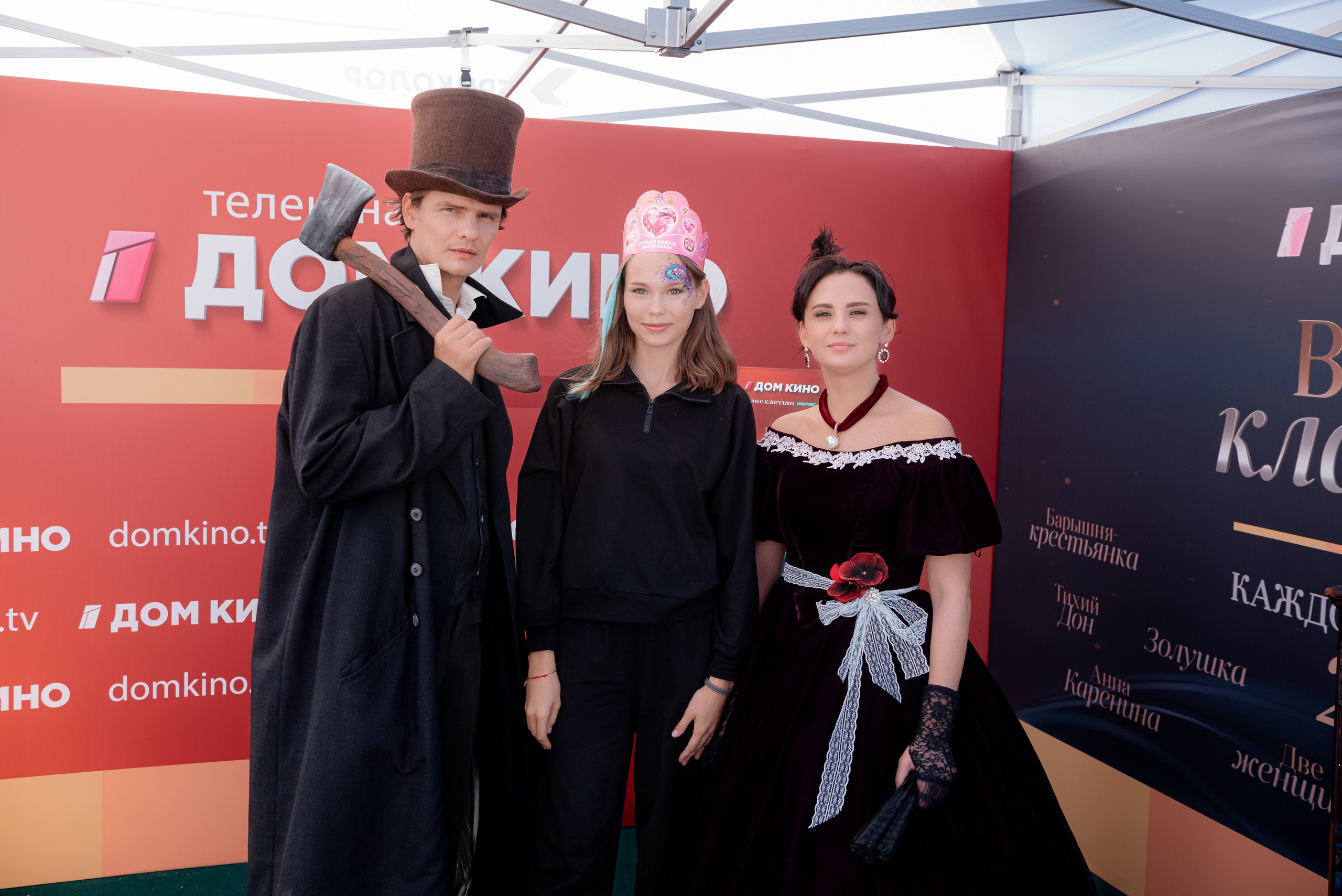 Портретные фото с артистами в палатке Триколор Дом Кинов на день города Волгоград. Фотограф в Волгограде и Волжском Александр Горбань