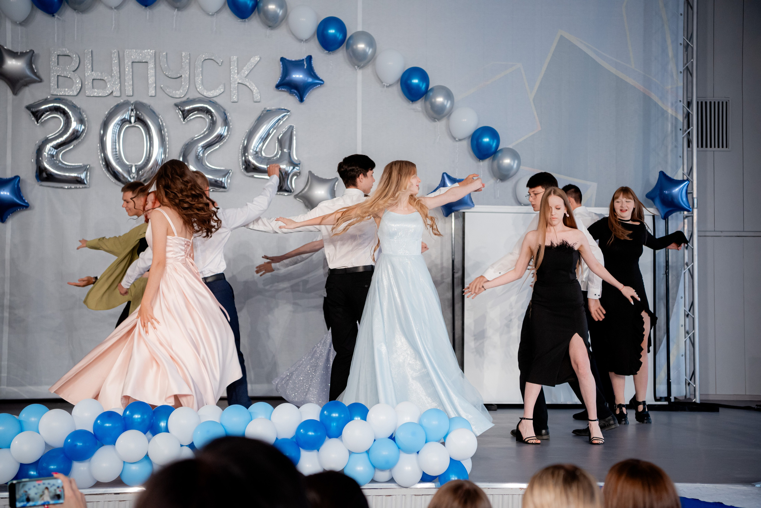 86 школа. Вручение. ДК Тракторозаводского района. Фотограф в Волгограде и Волжском Александр Горбань