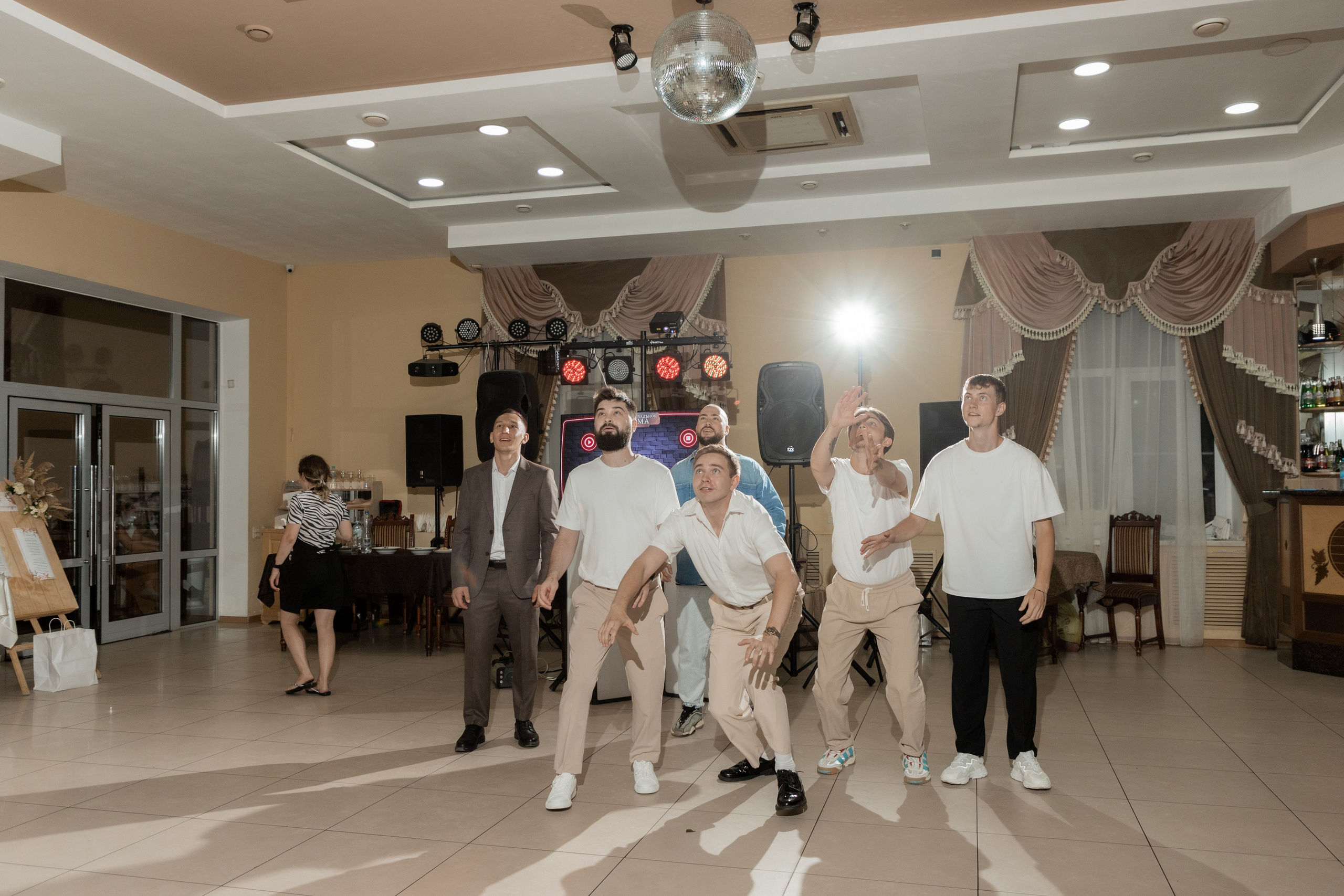 Роман и Александра (банкет). Свадебный фотограф Ангелина Сунгатулина | Саратов | Балаково | Вольск