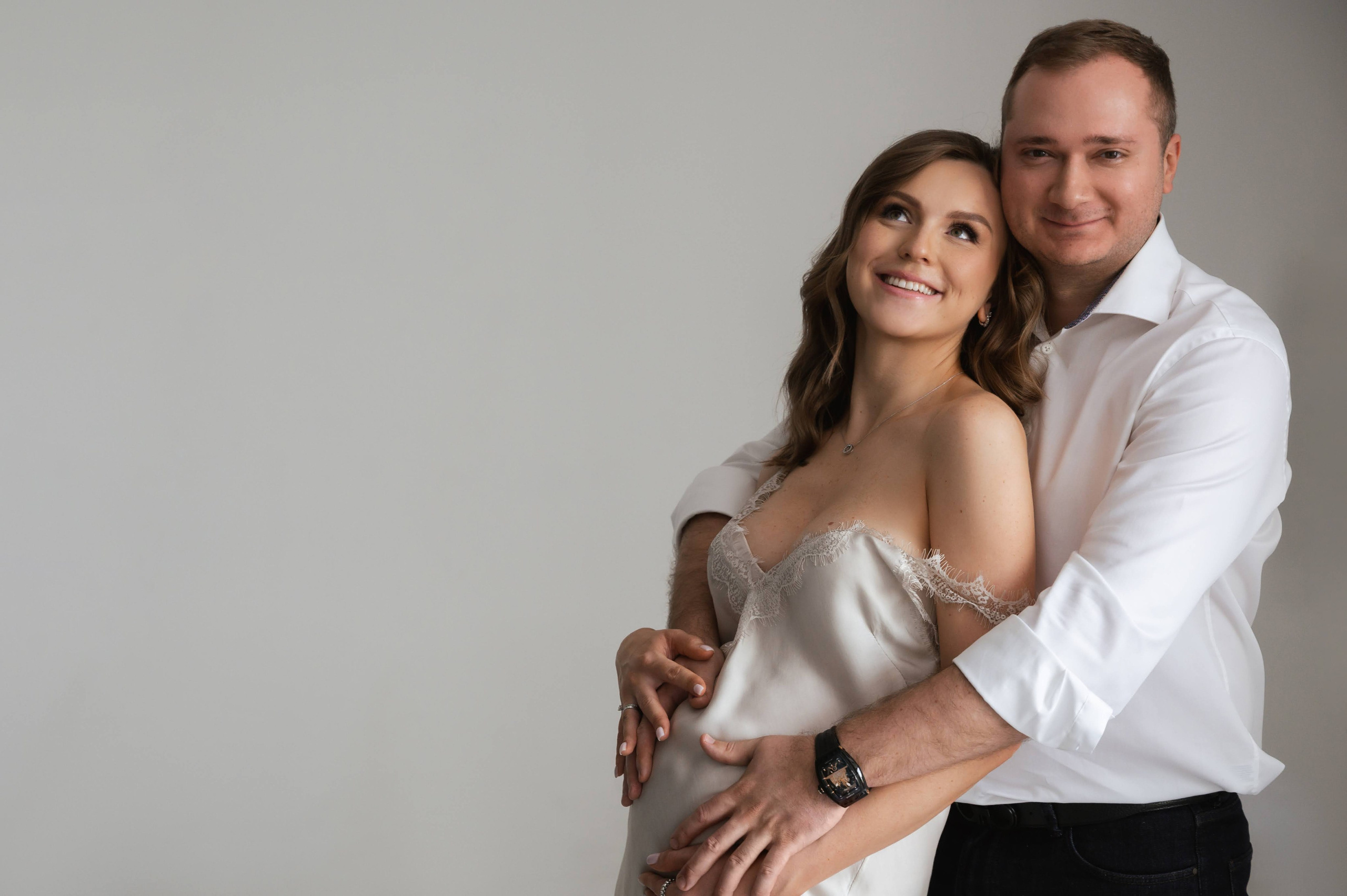 Виктория. Профессиональный фотограф беременности в СПБ. Стильные фотосессии беременности в стиле минимализм и классическая фотография