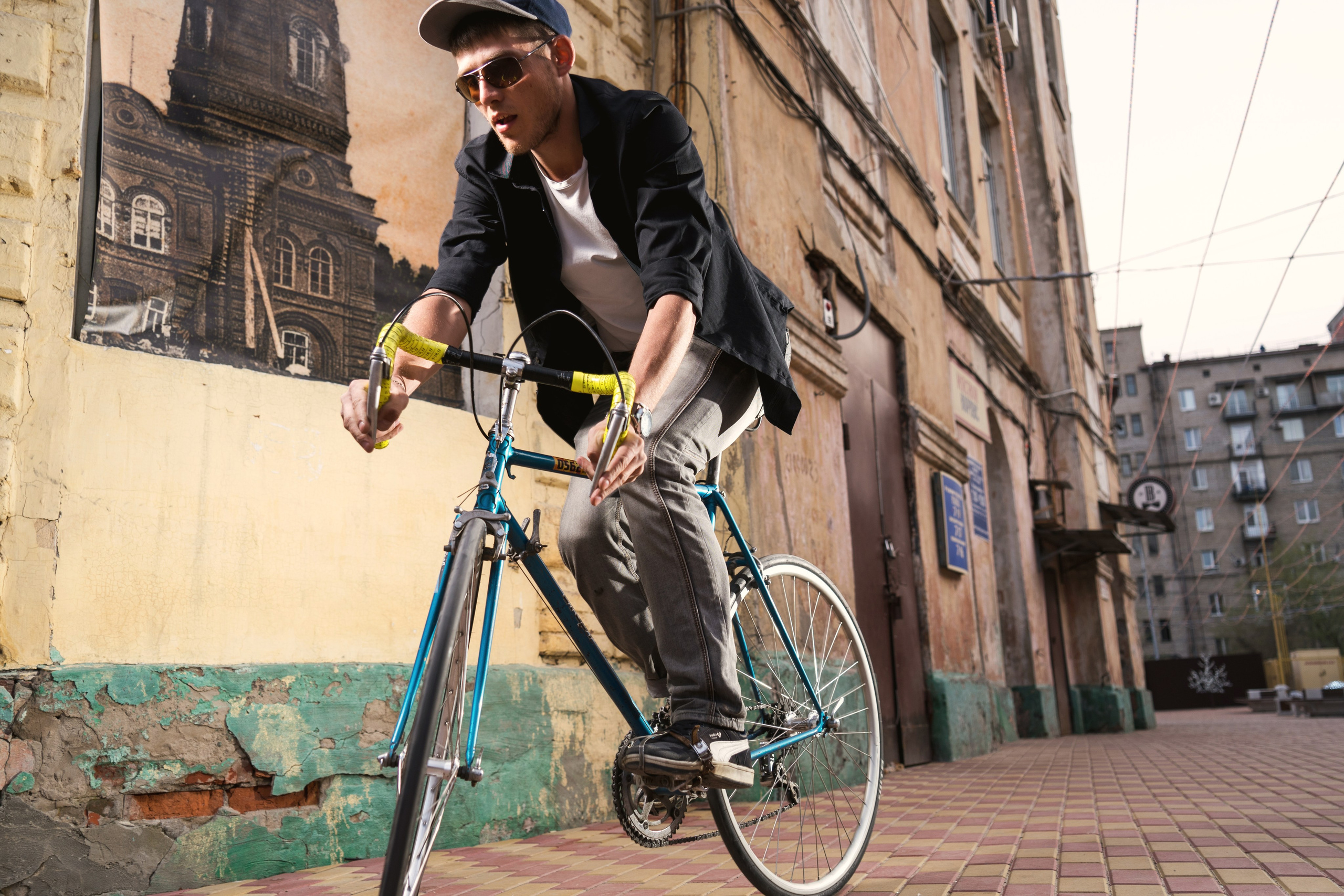 Алексей со своим ретро-велосипедом. Событийный фотограф Максим Бескоровайновнов