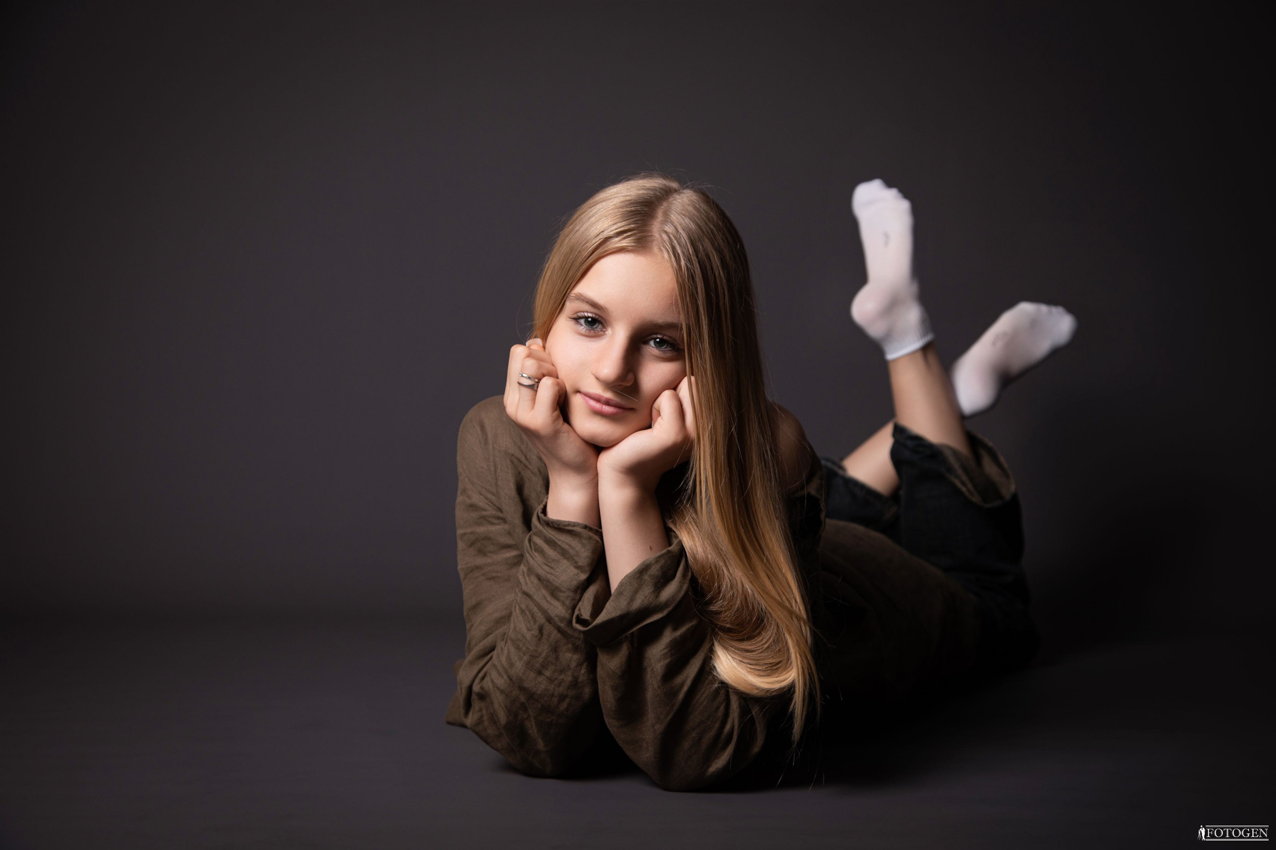 Фотосессия Девочек до 14 лет в Интерьере — Fotogen. Интерьерная фотостудия FOTOGEN г. Краснодар