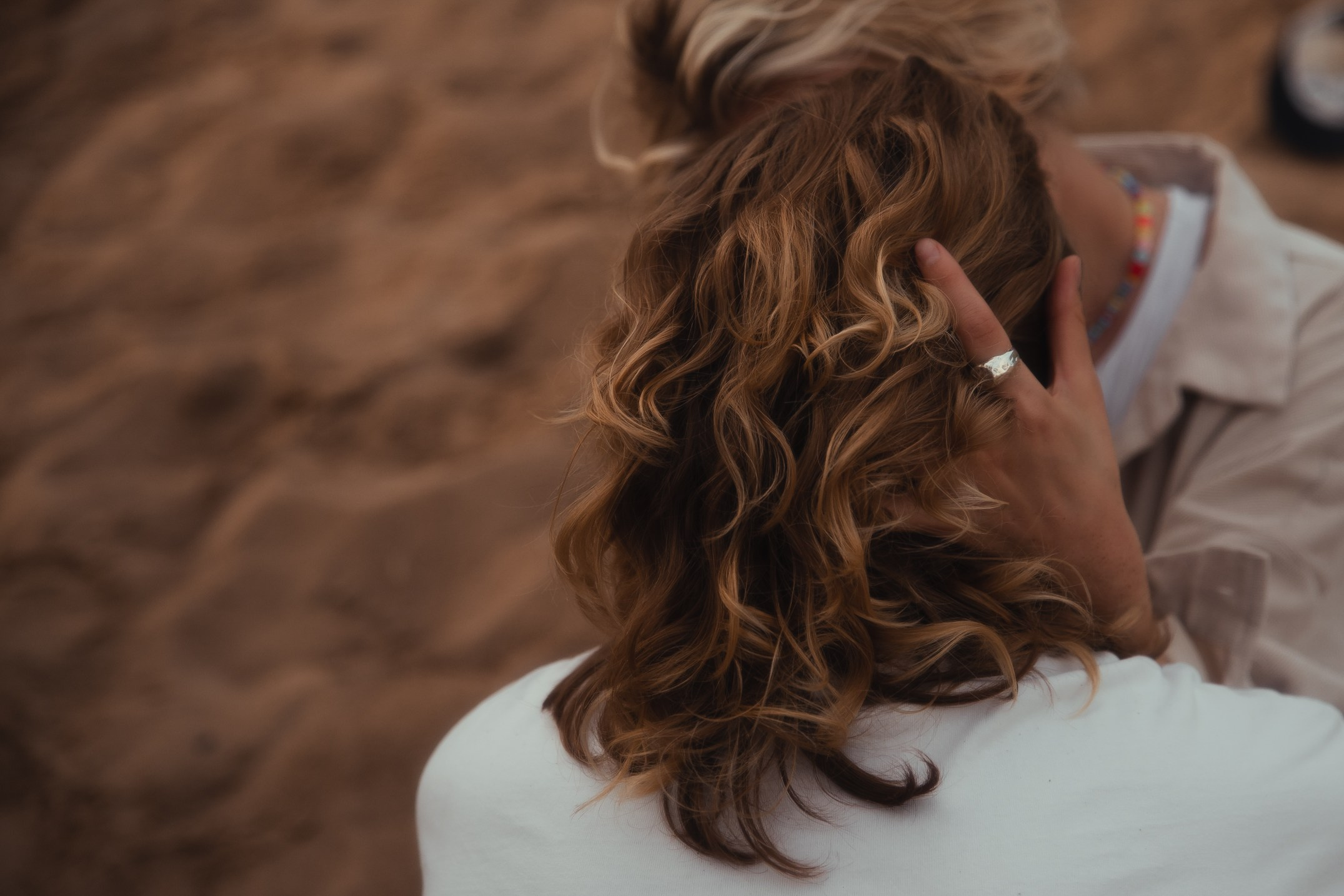 Помещается под рёбрами слева. Свадебный фотограф Питер СПБ Индивидуальные, парные, свадебные съёмки