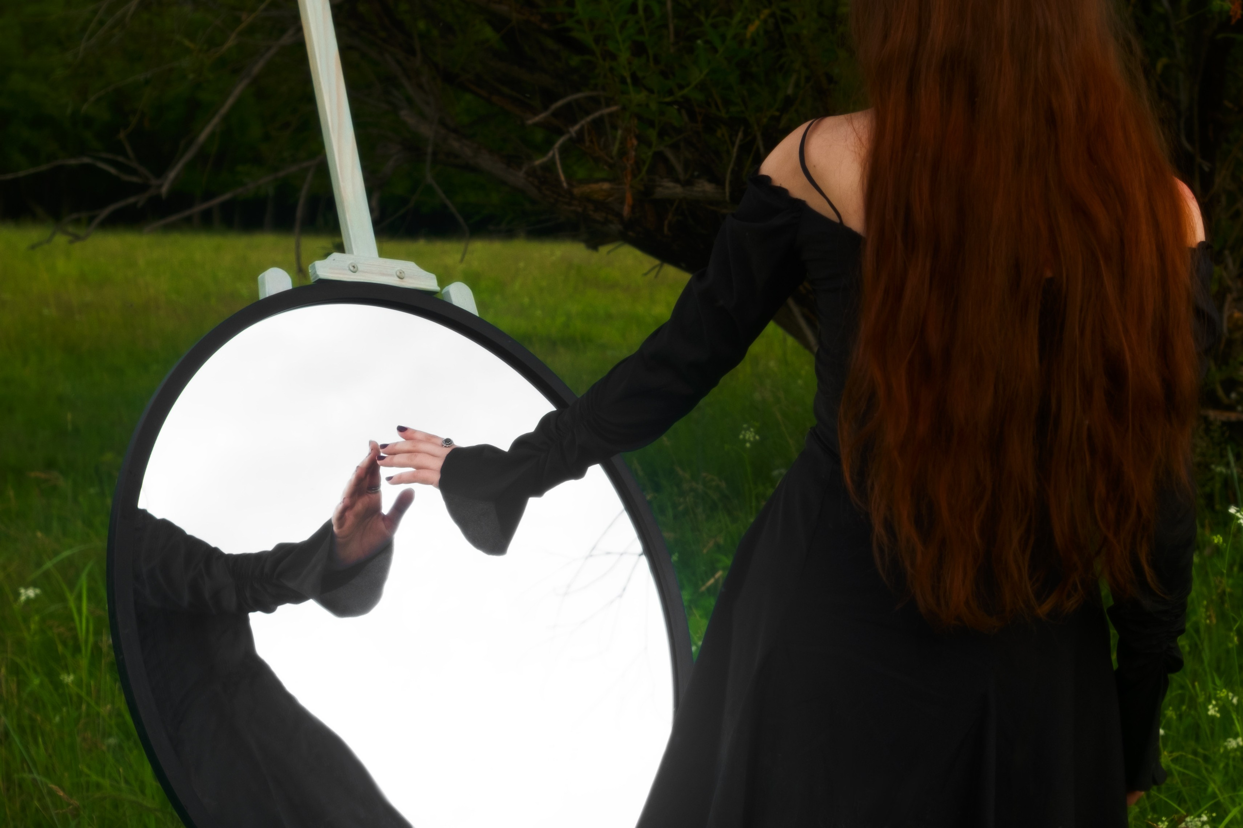 Зеркало и Настя. Фотограф Коробова Екатерина