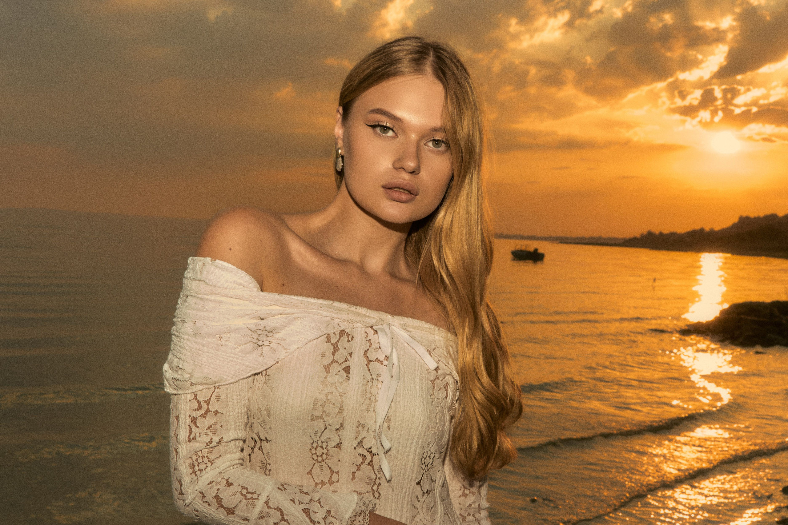 Индивидуальная фотосессия у моря в Ростове-на-Дону Портреты, образы, настроение. Индивидуальный и контент ФОТОГРАФ Ростов-на-Дону Майорова Дарья