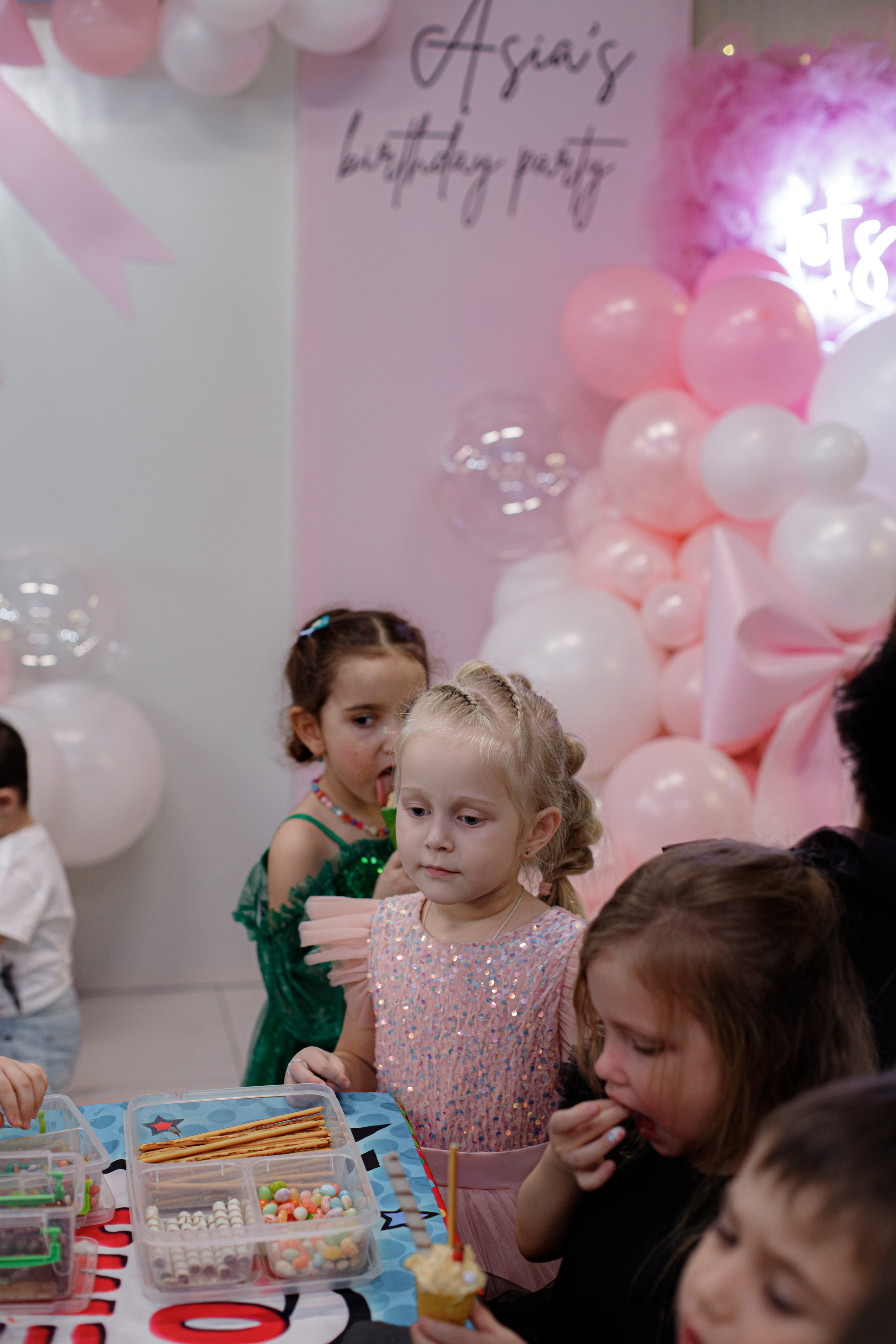 ASIA'S BIRTHDAY PARTY. Photokarish