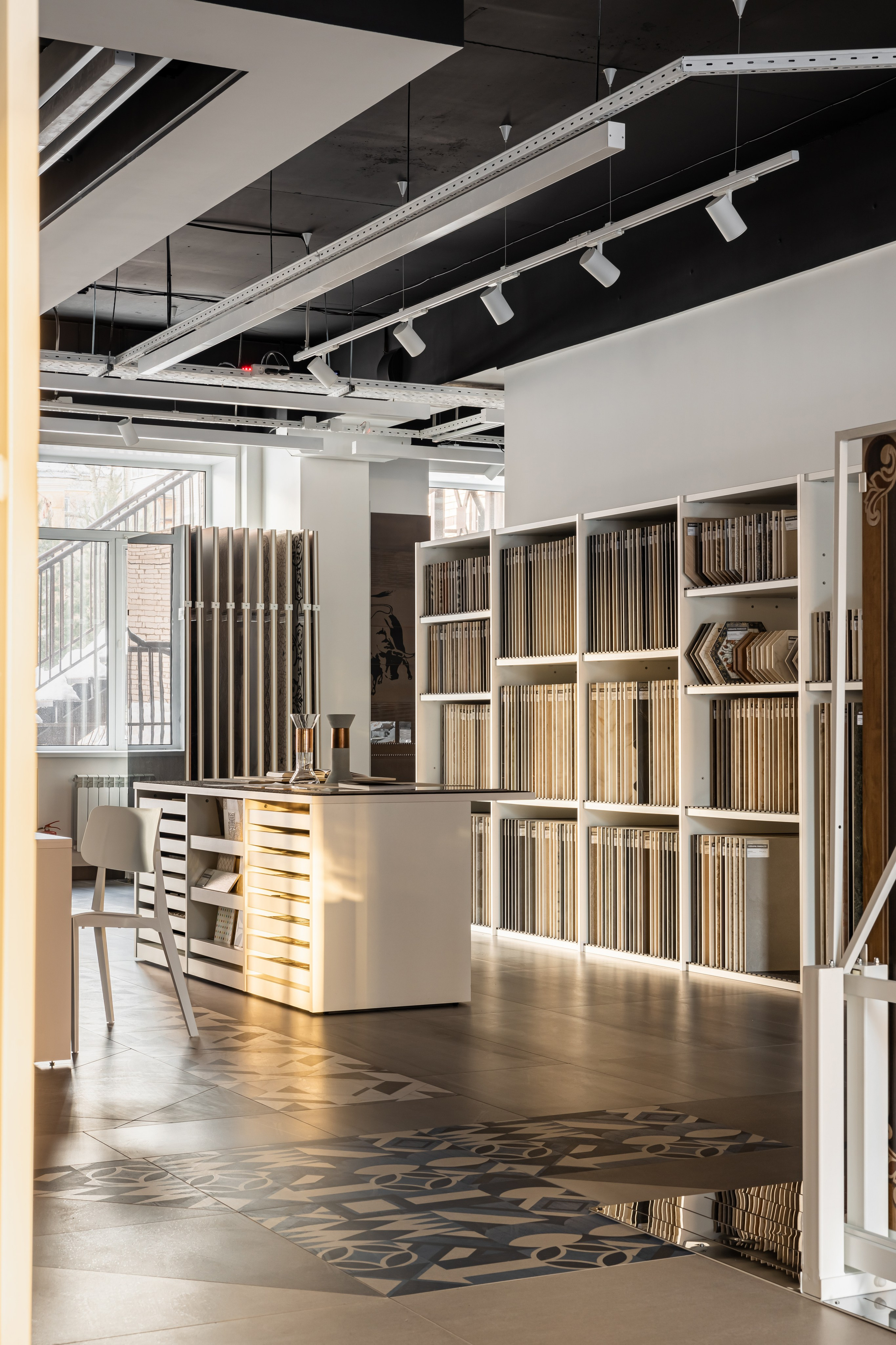 Флагманский магазин KERAMA MARAZZI, г. Киров. Дизайнер\стилист Анна Исупова. Иван Благушин. Интерьерный и архитектурный фотограф в Москве и Санкт-Петербурге