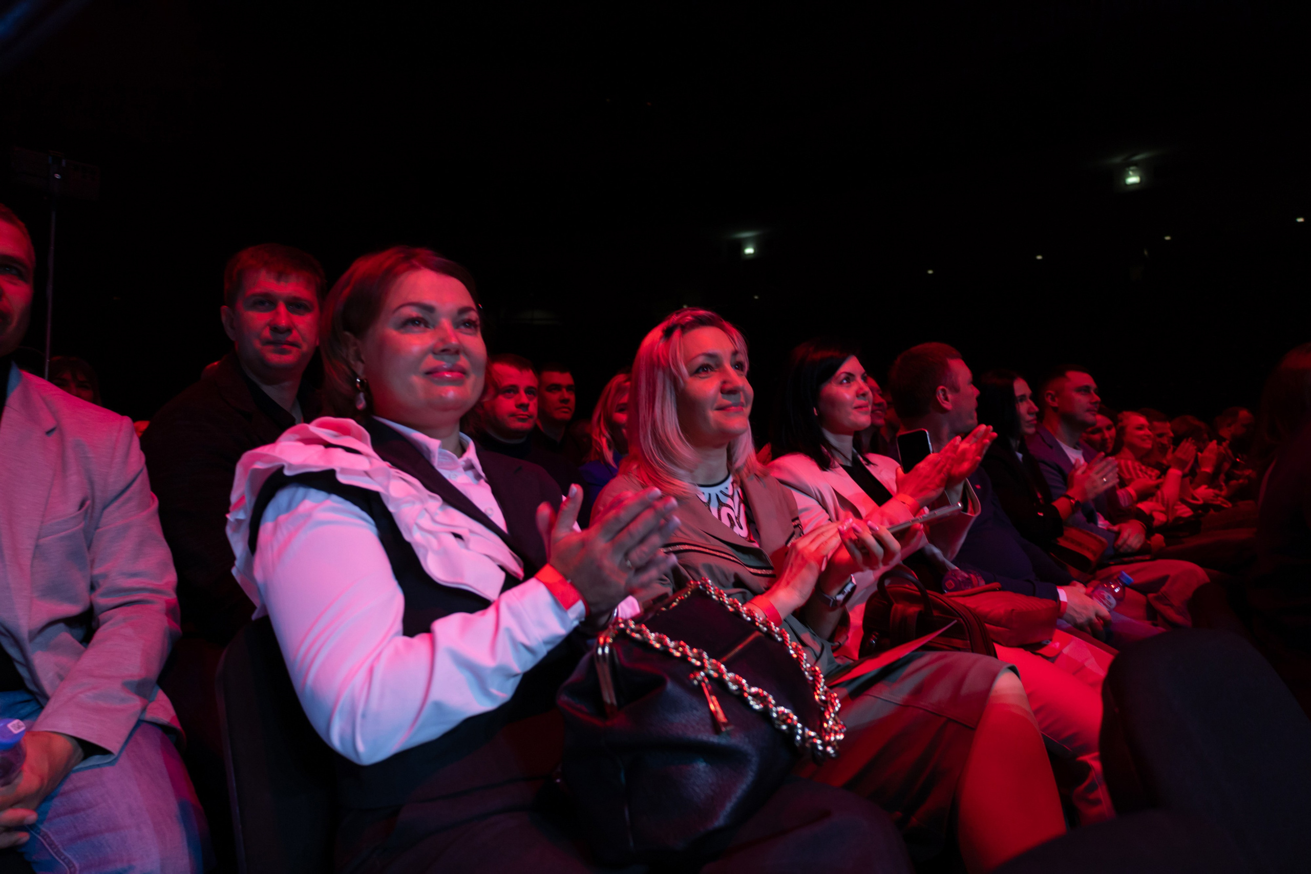 Альфа конфа Челябинск. Фотограф свадебный, репортажный, индивидуальный, фото для маркетплейсов, брендов, автосалонов