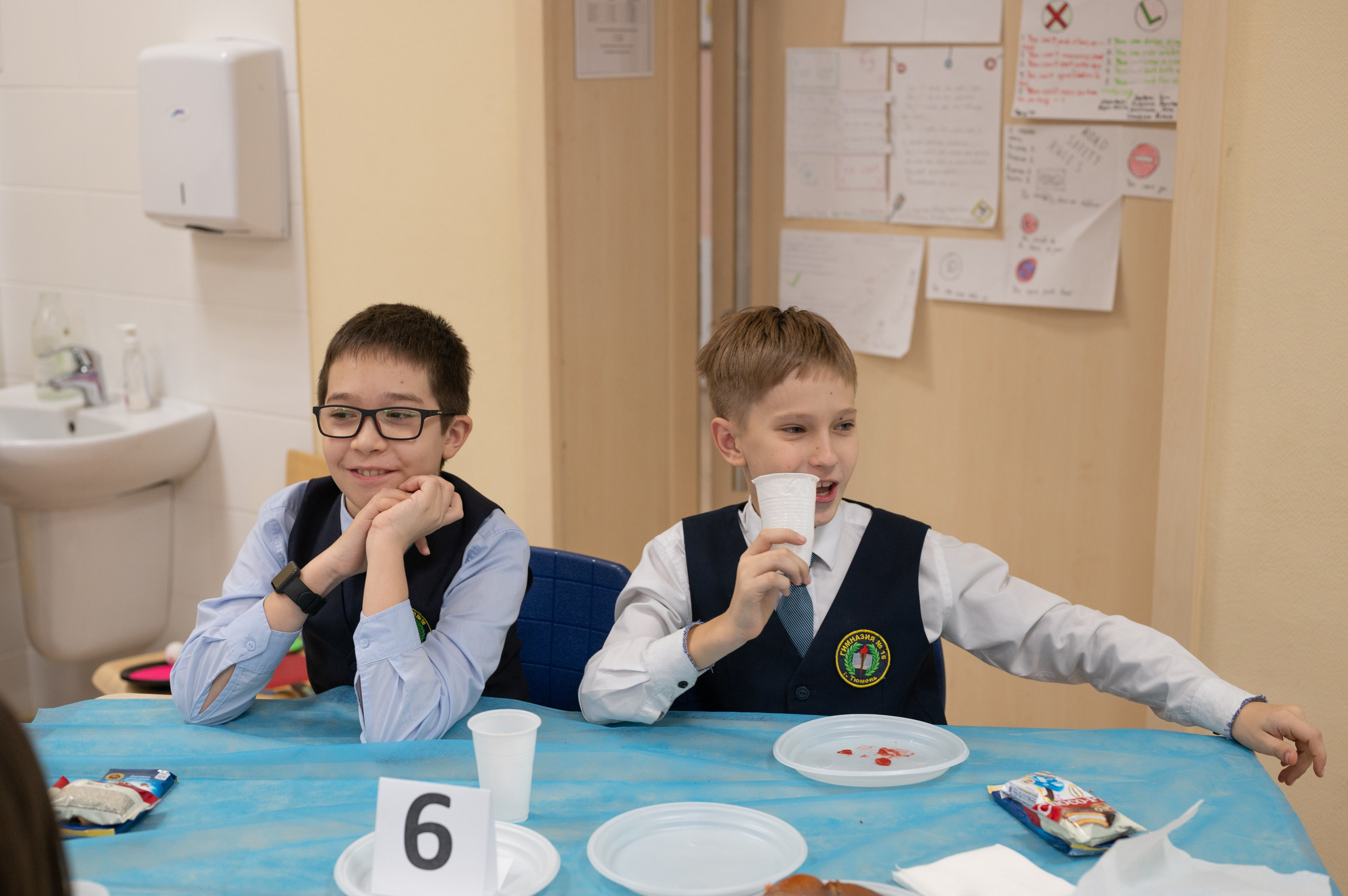 Репортаж мероприятия в классе 5Ж 16 гимназия 2024 г. Фотограф новорожденных, семейный детский в Тюмени Татьяна Морозова