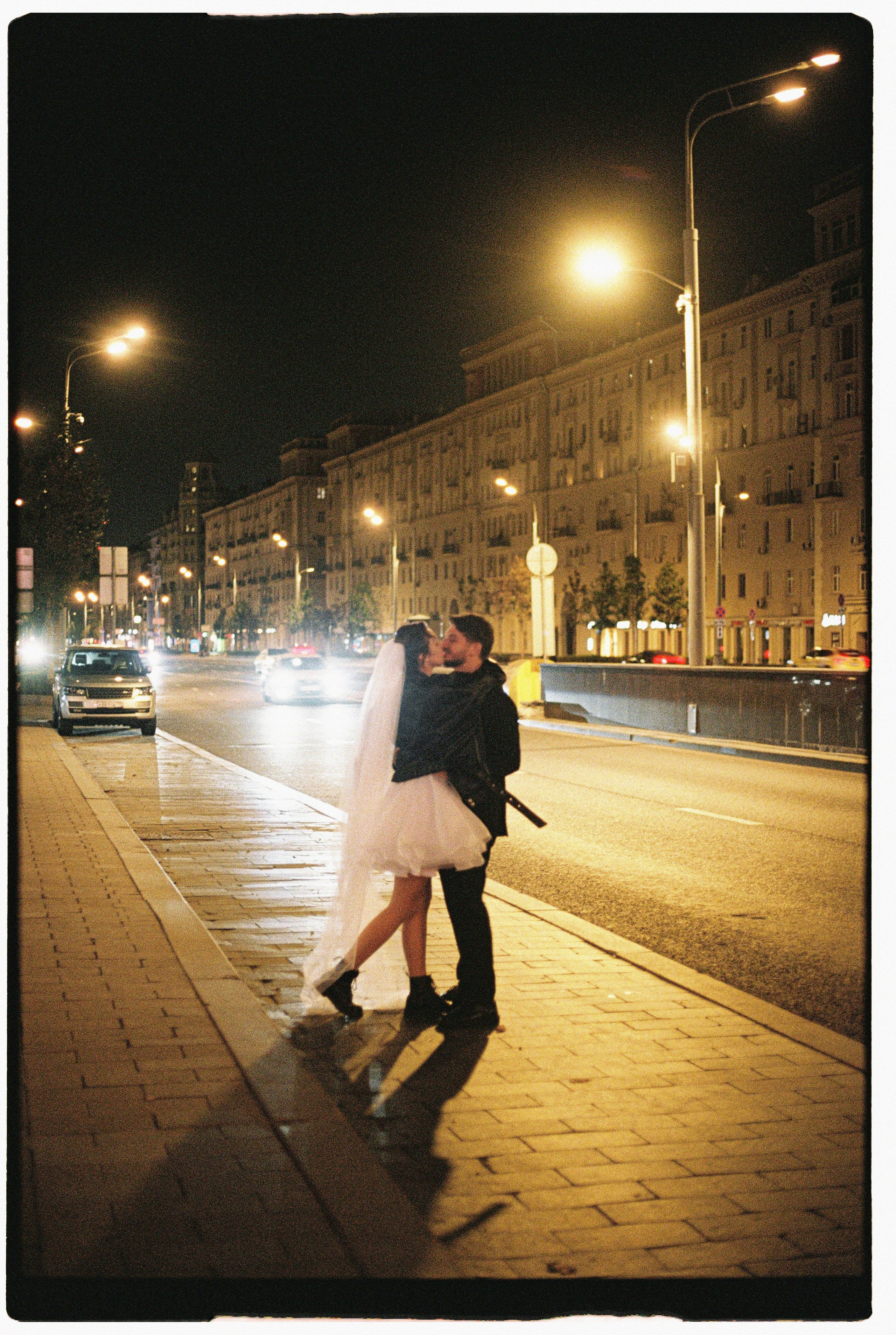 Love_in_Metro. Сентиментальная свадебная фотография