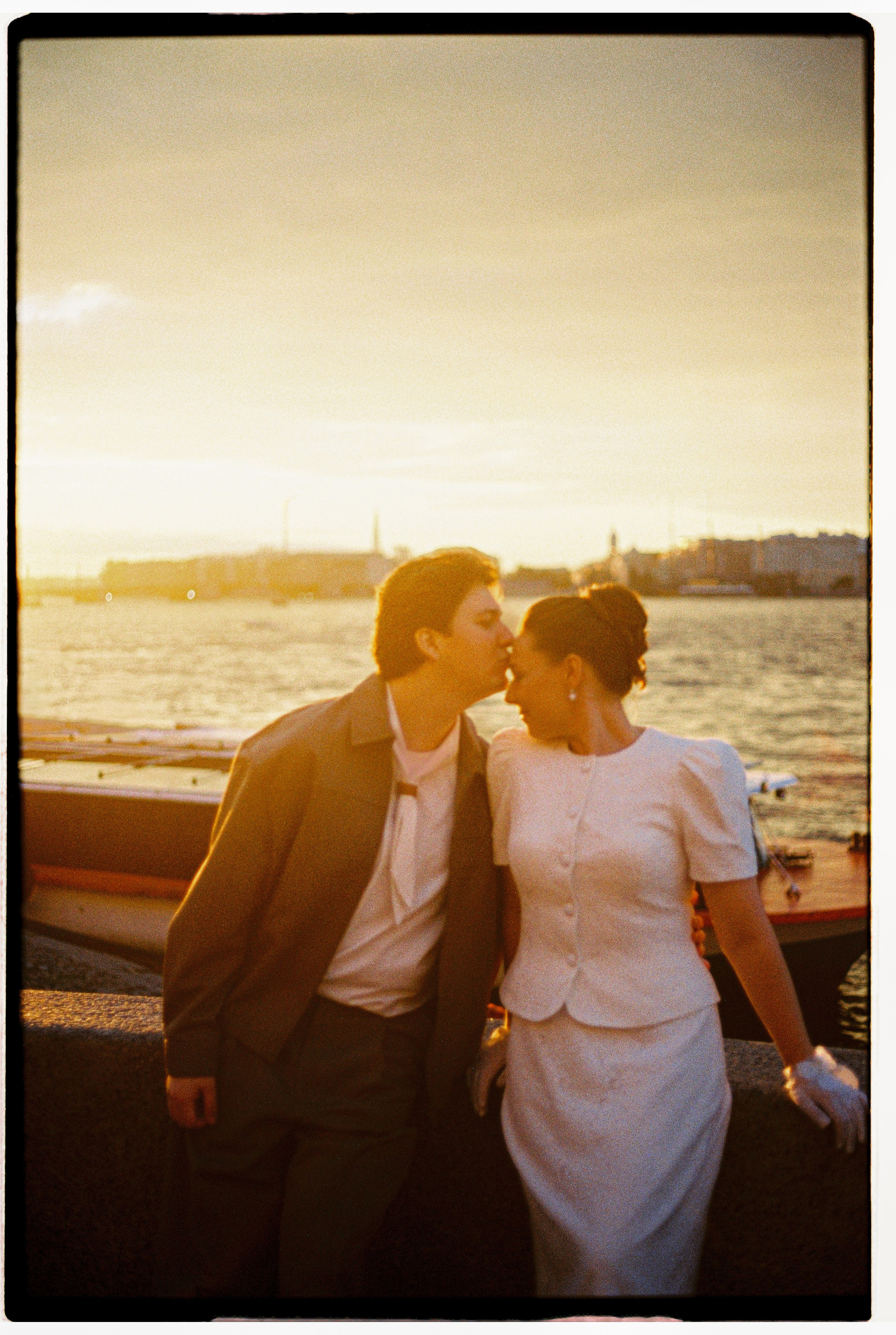 InLove_with_sunset_in_SpB. Сентиментальная свадебная фотография