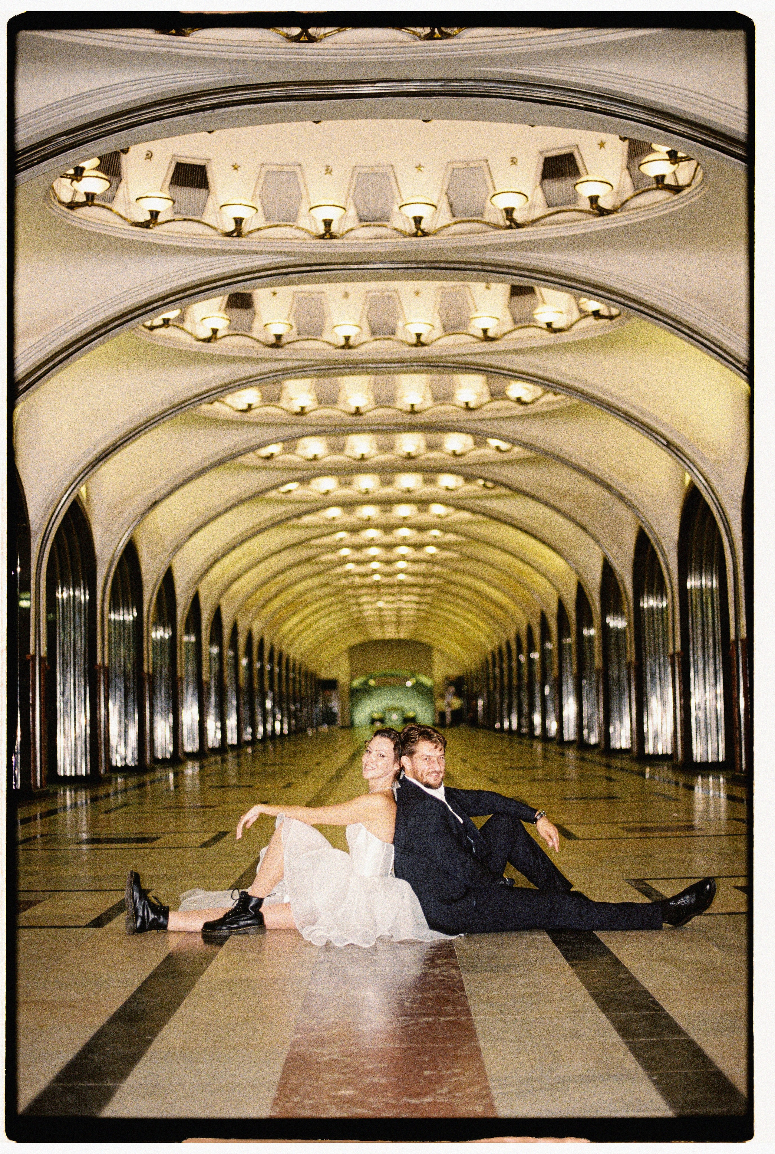 Love_in_Metro. Сентиментальная свадебная фотография