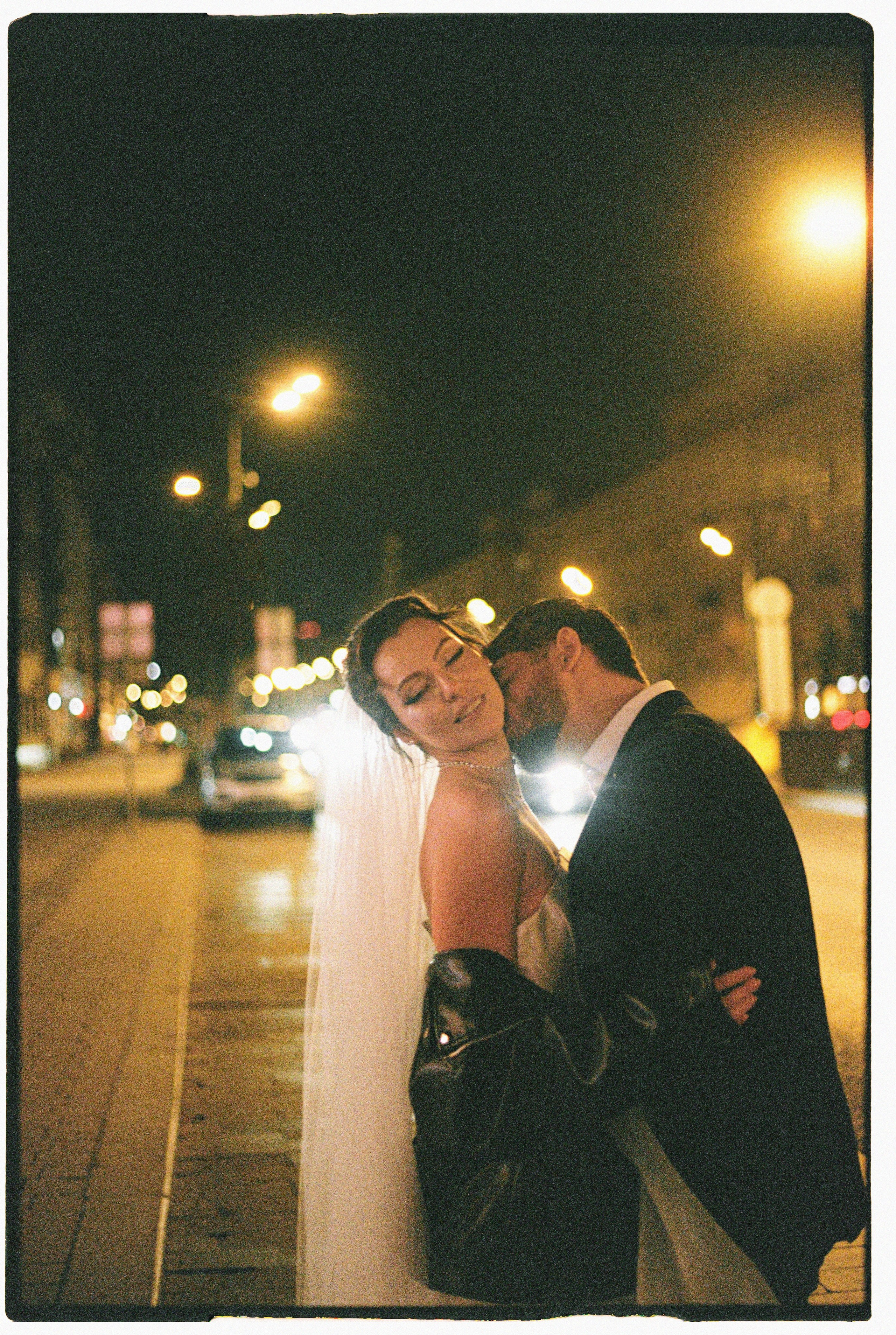 Love_in_Metro. Сентиментальная свадебная фотография
