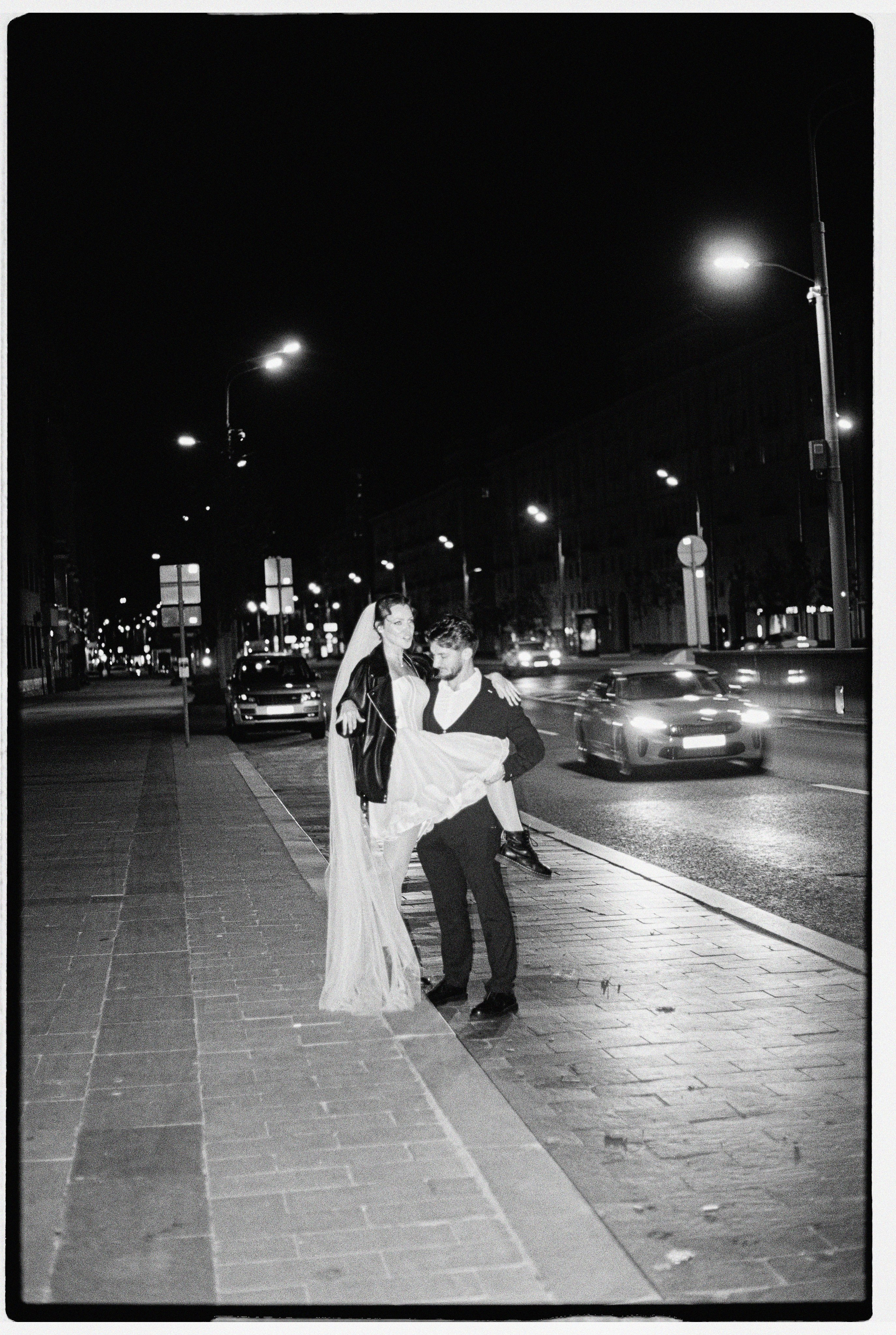 Love_in_Metro. Сентиментальная свадебная фотография