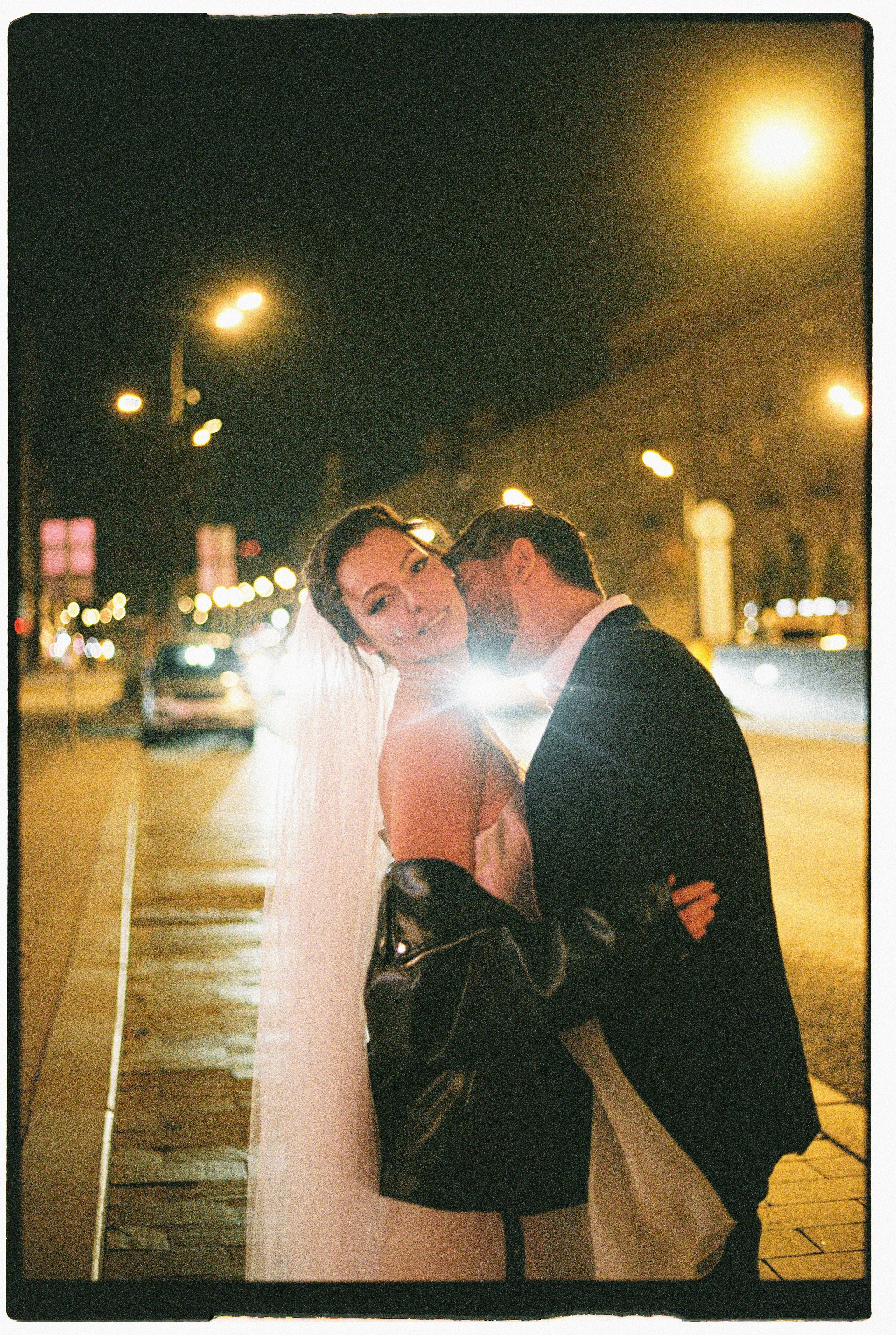 Love_in_Metro. Сентиментальная свадебная фотография