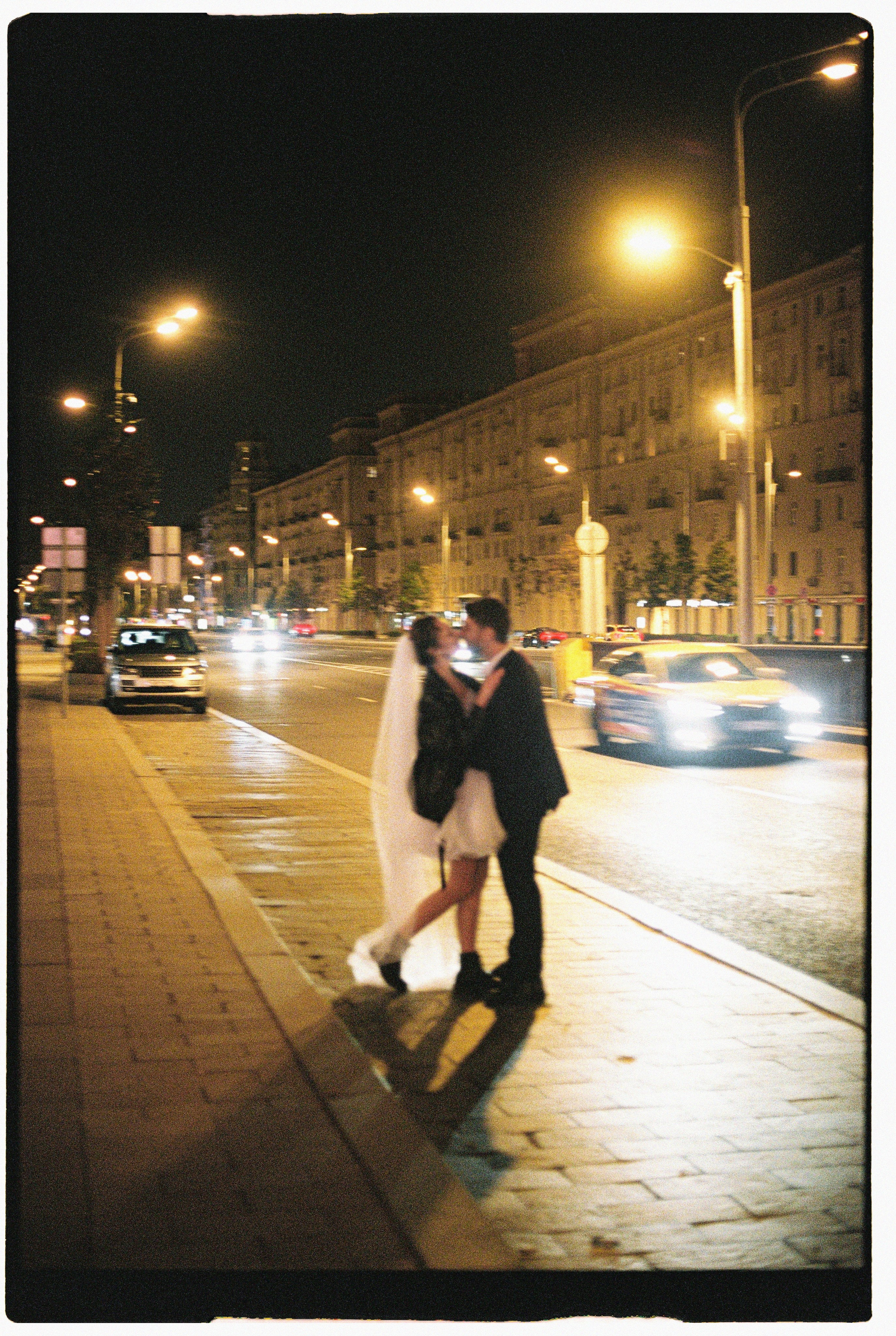 Love_in_Metro. Сентиментальная свадебная фотография