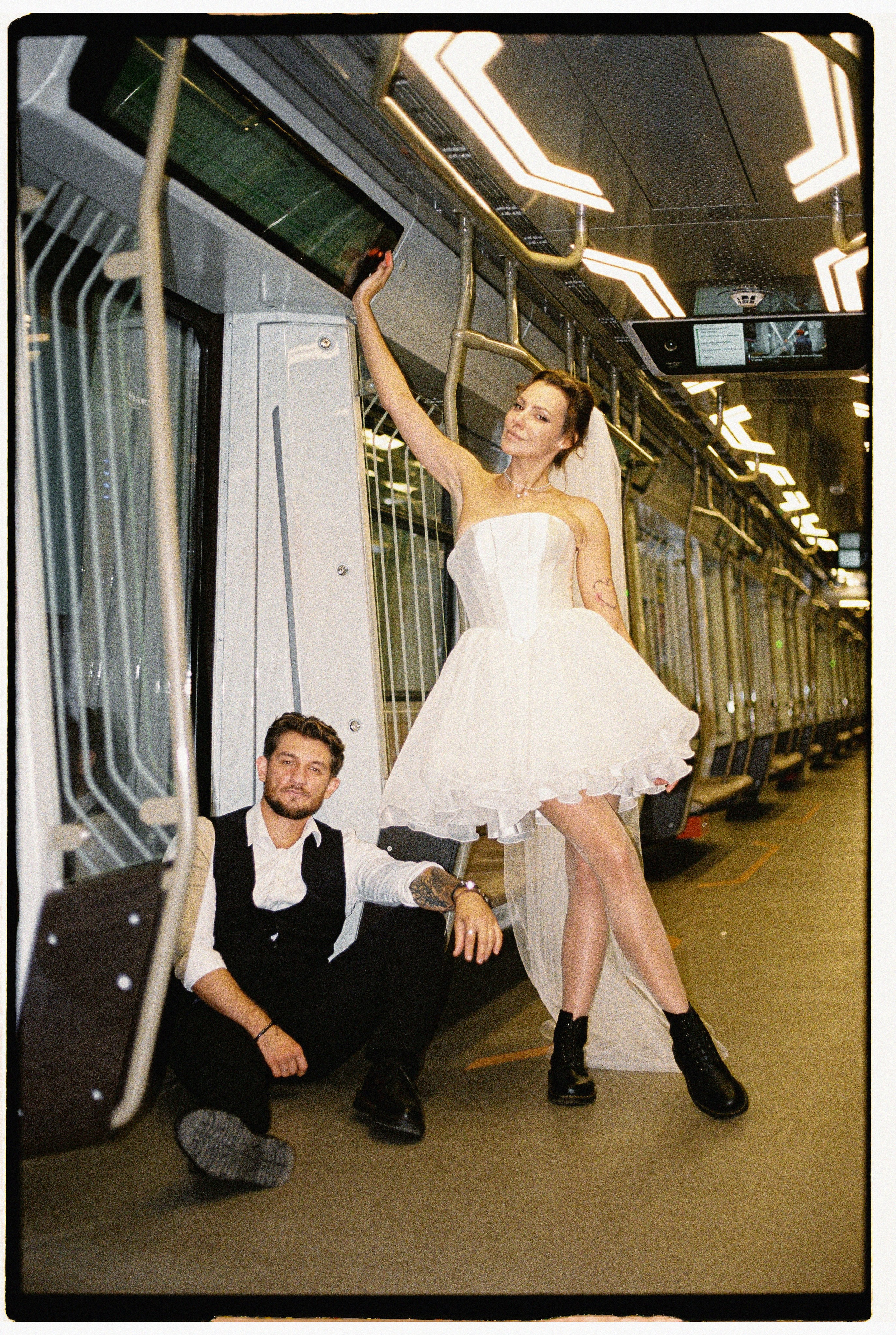 Love_in_Metro. Сентиментальная свадебная фотография