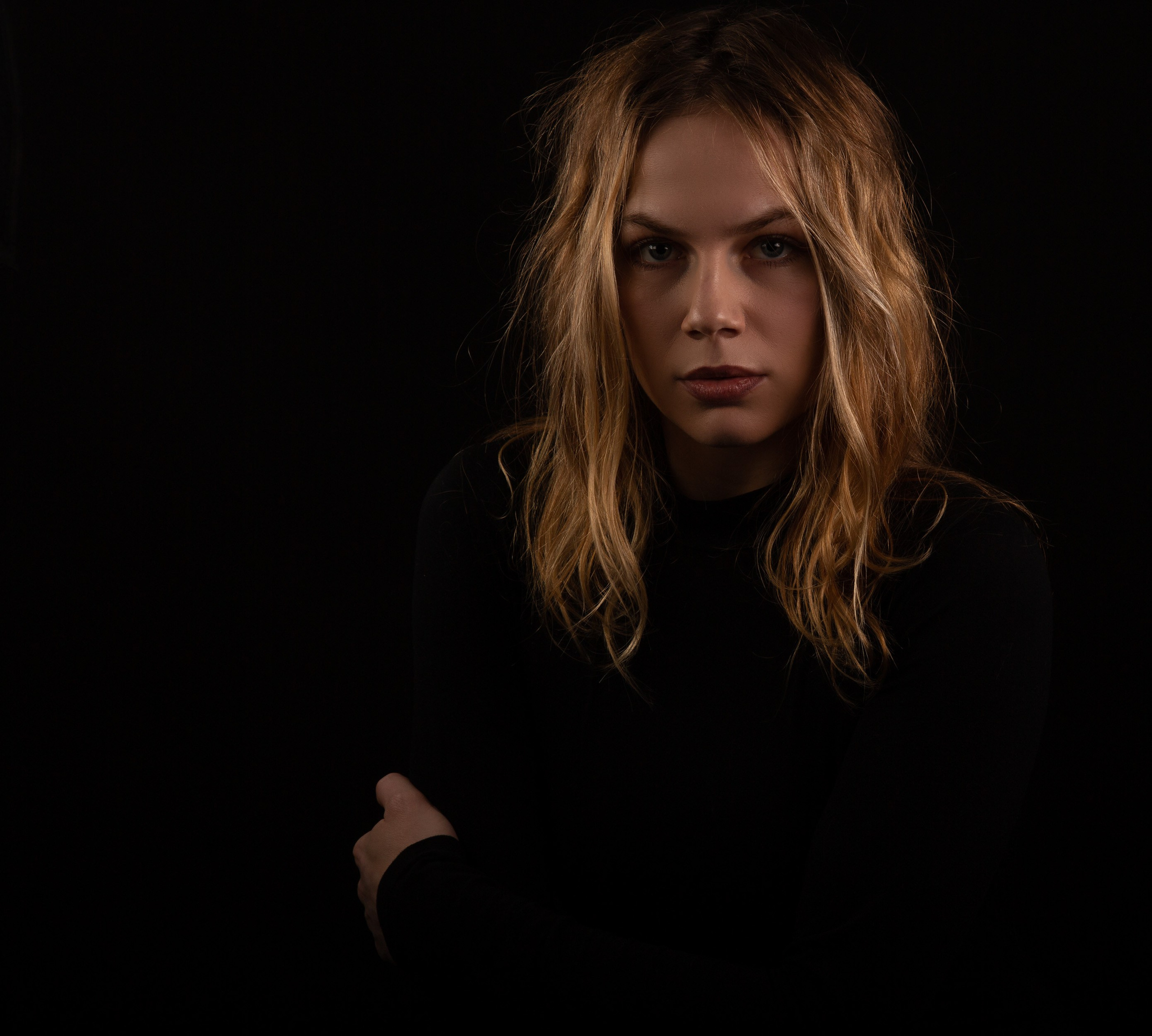 Фотосессия с жестким темным светом