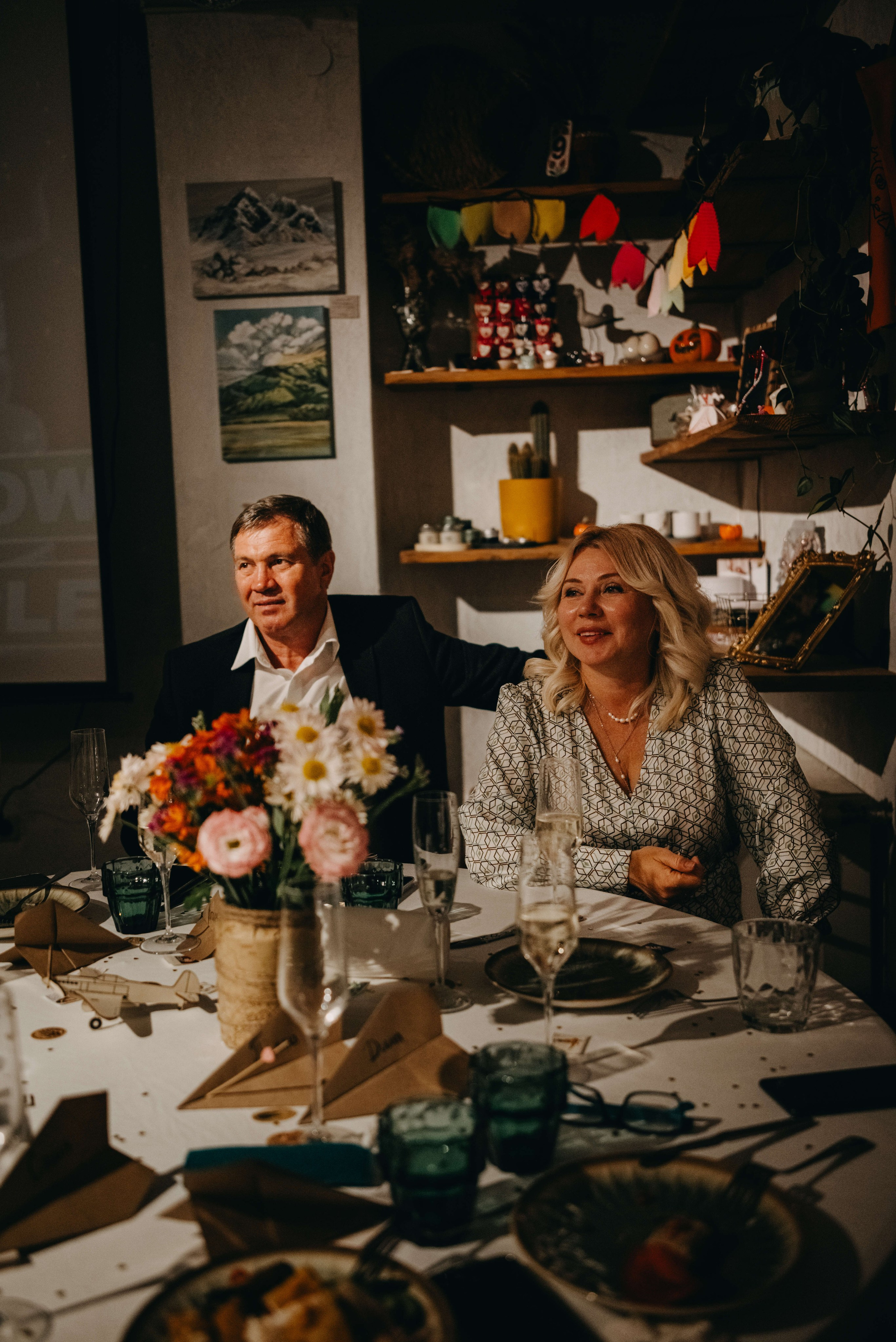 Годовщина свадьбы в кафе. Портретный и свадебный фотограф в Тбилиси • xeniqo