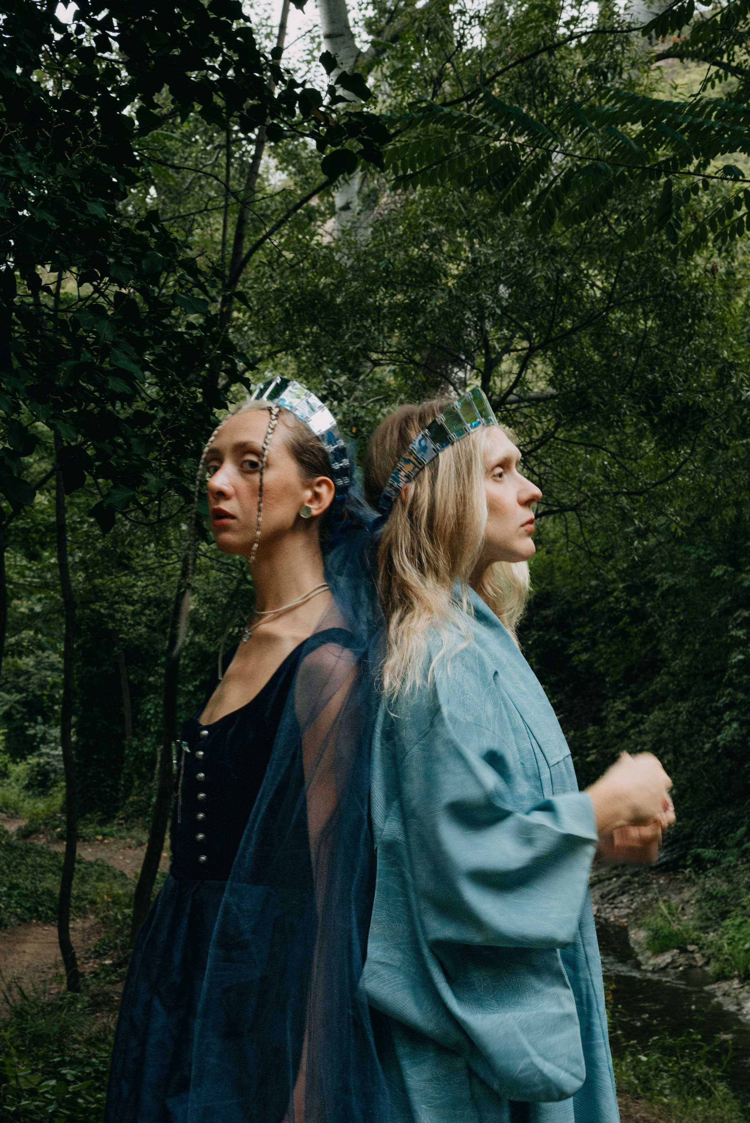 Съемка для бренда славянских украшений в лесу. Портретный и свадебный фотограф в Тбилиси • xeniqo