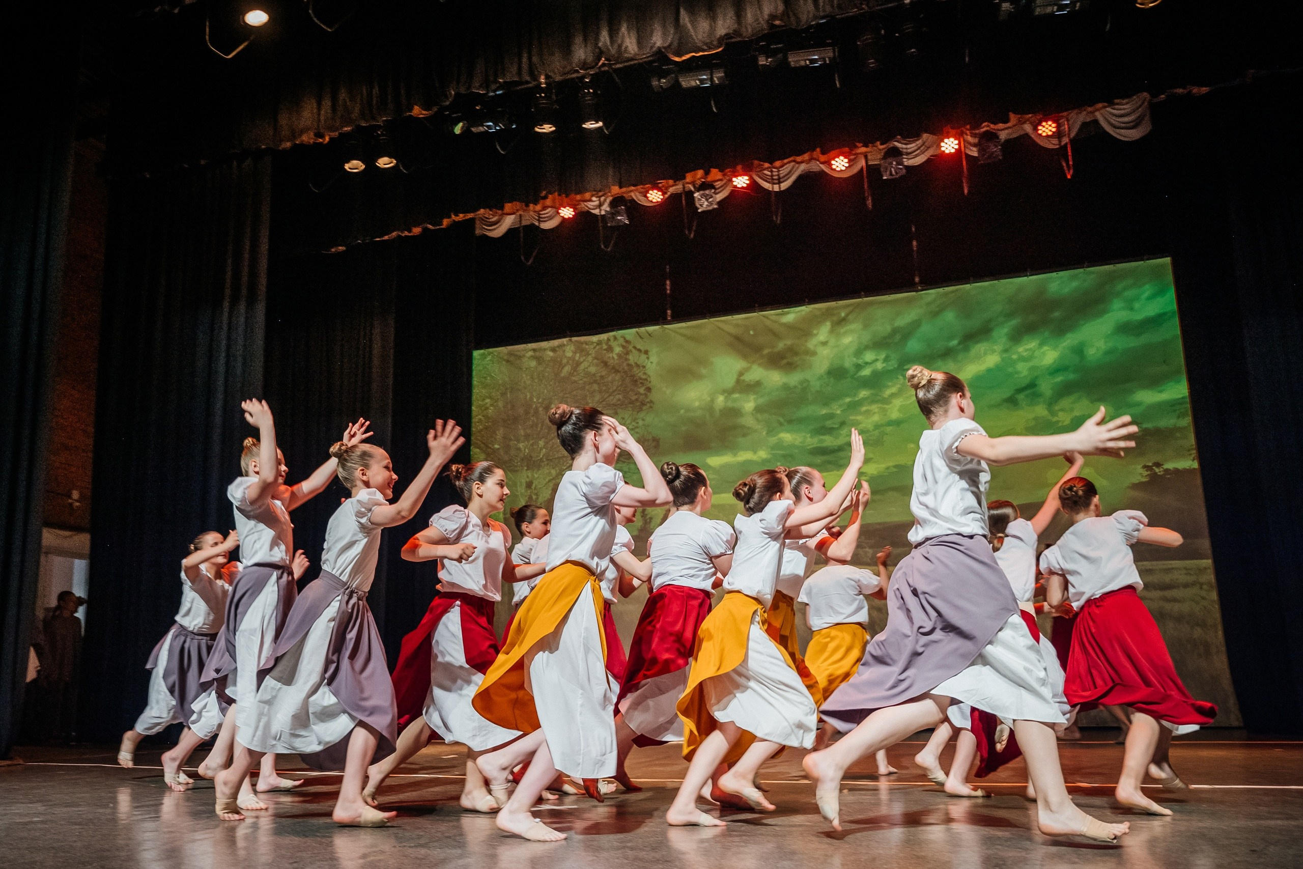 Танцы. Фотограф Елена Рогашкова