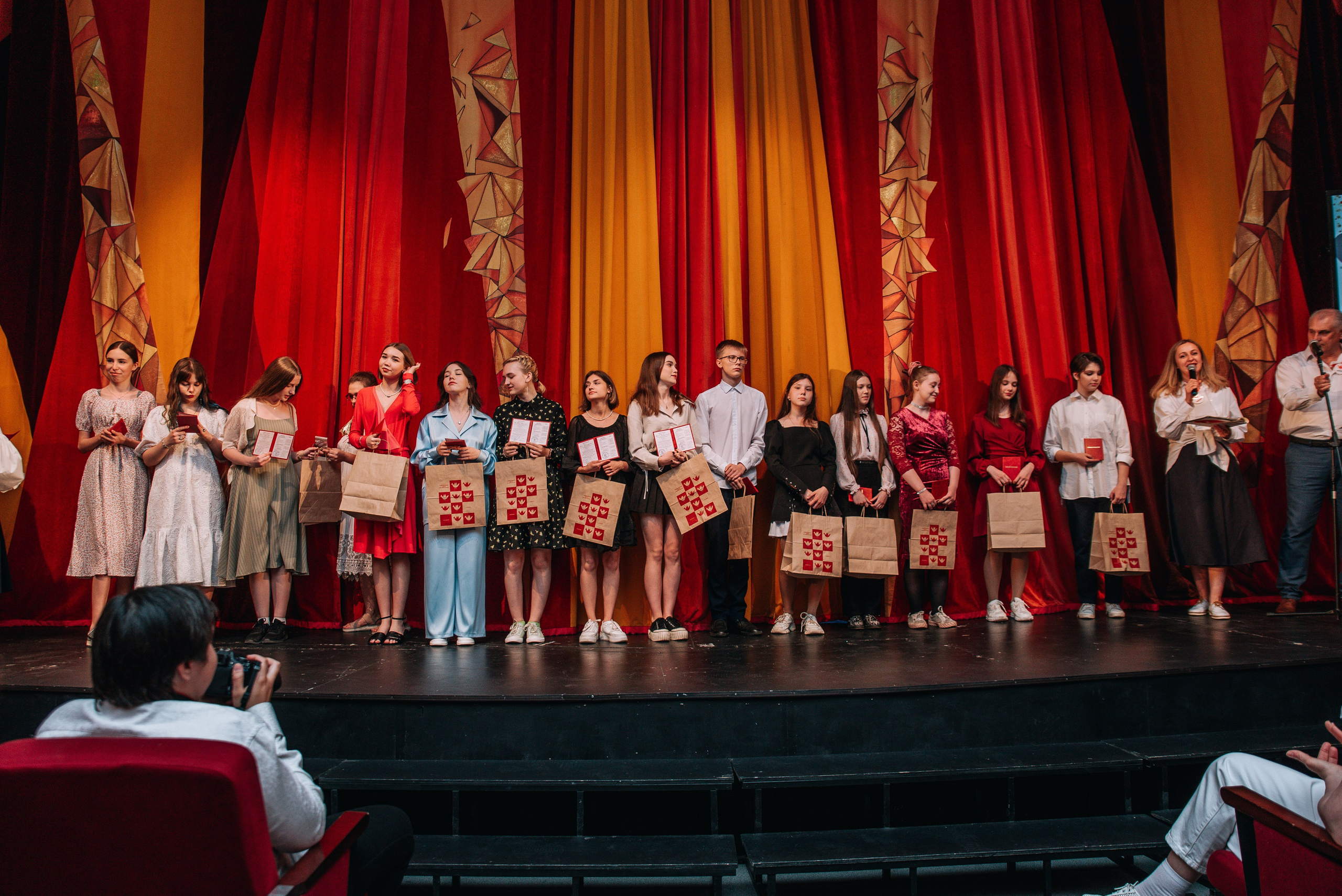 Выпускной в художественной школе. Главная